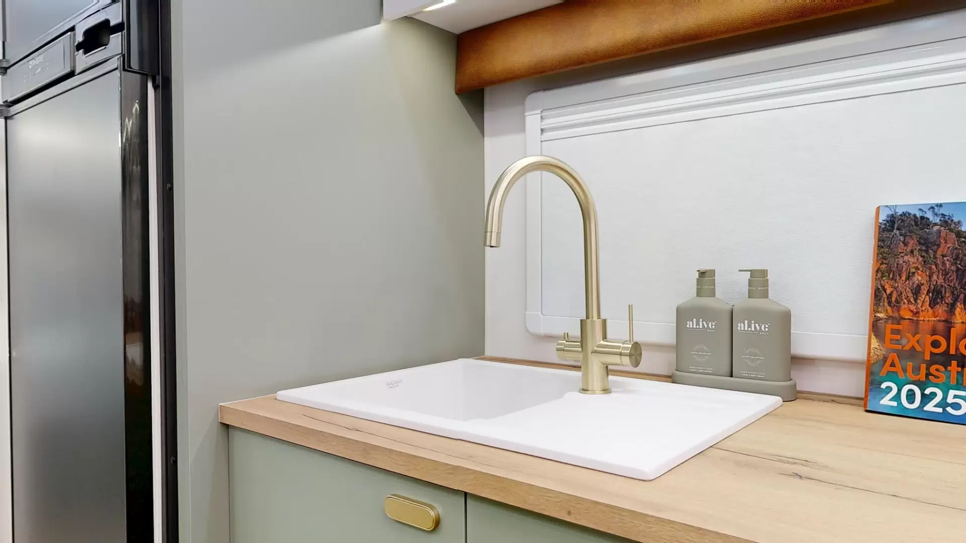 NEW 2026 VACATIONER CARAVANS ROUGH RIDER