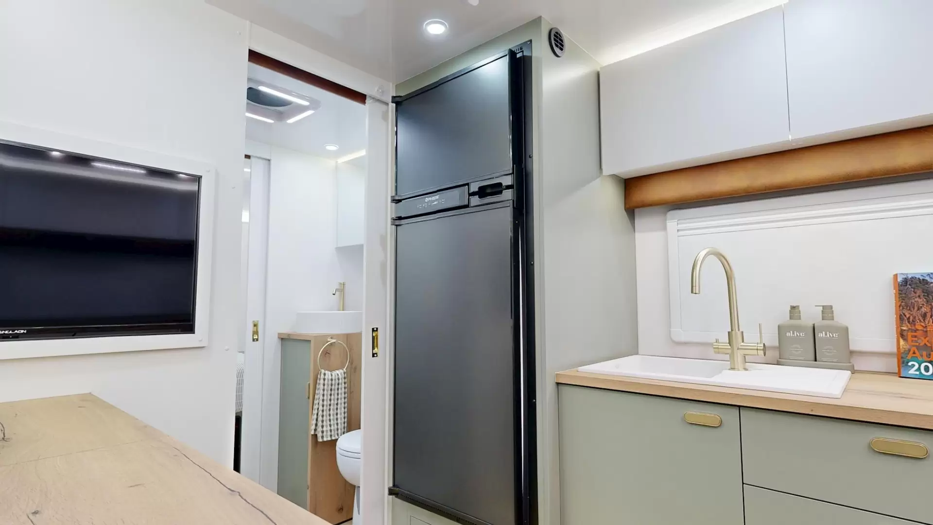 NEW 2026 VACATIONER CARAVANS ROUGH RIDER