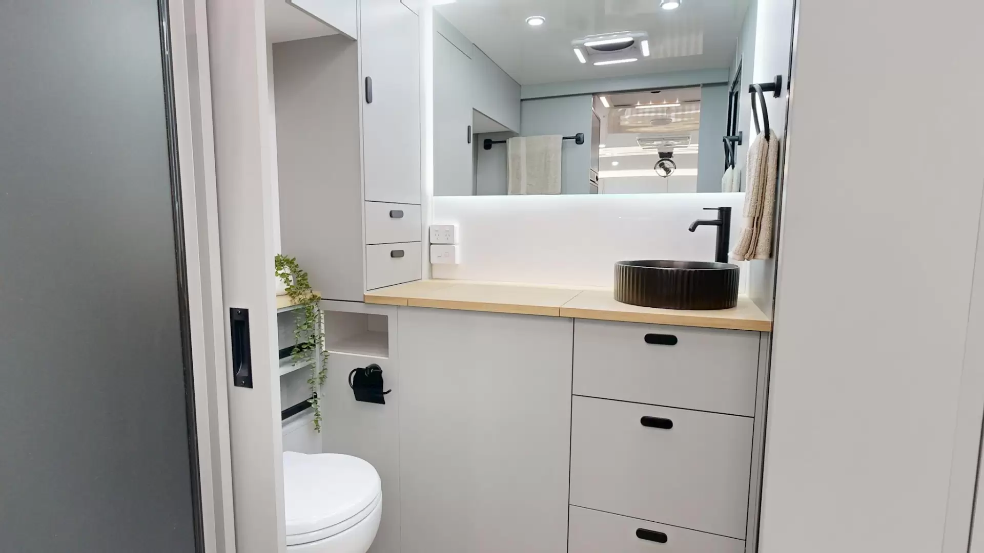 NEW 2026 VACATIONER CARAVANS ROUGH RIDER