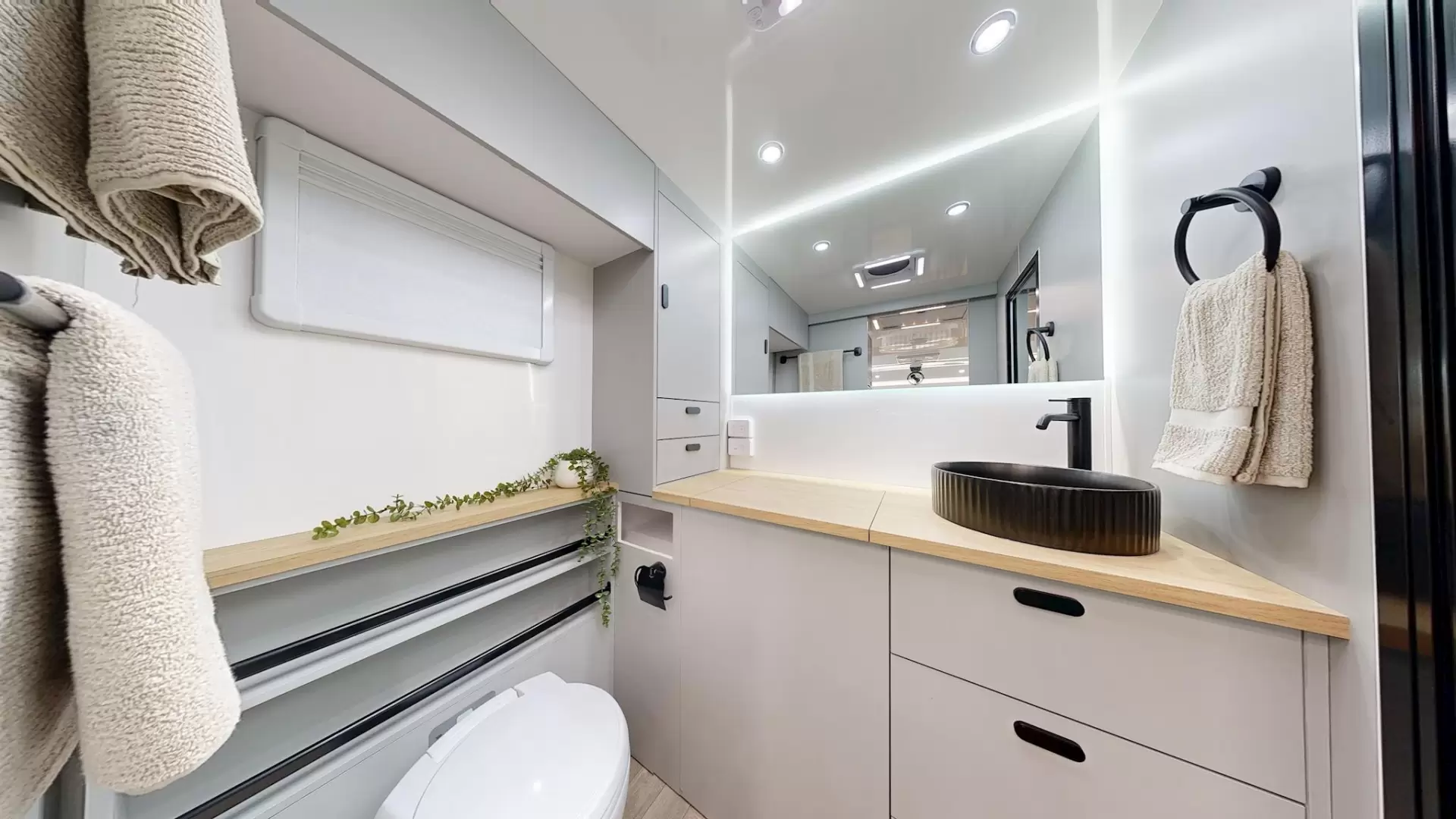 NEW 2026 VACATIONER CARAVANS ROUGH RIDER