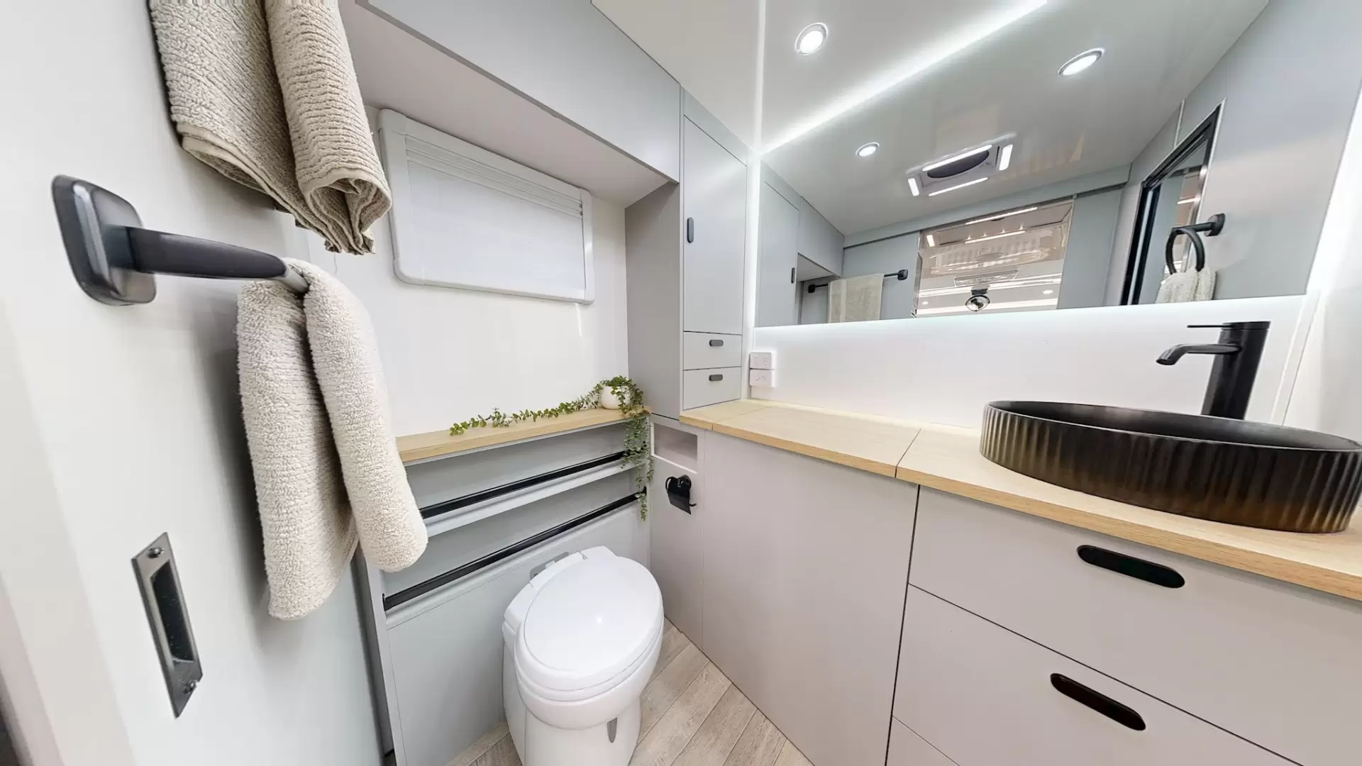 NEW 2026 VACATIONER CARAVANS ROUGH RIDER