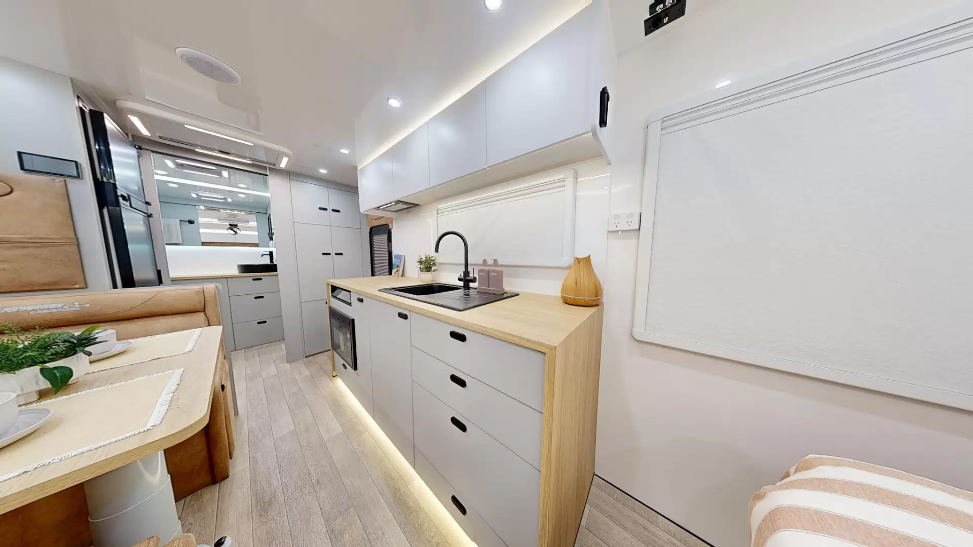 NEW 2026 VACATIONER CARAVANS ROUGH RIDER