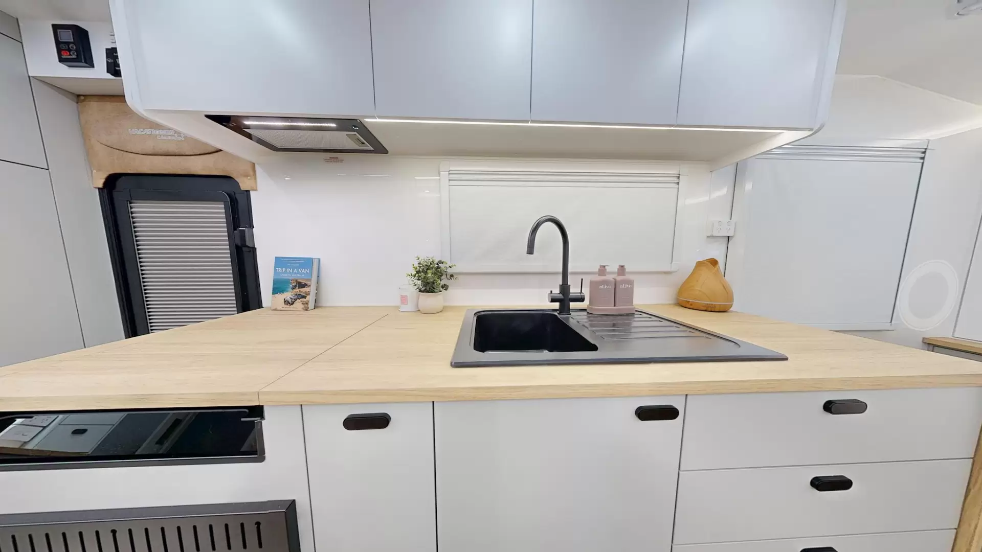 NEW 2026 VACATIONER CARAVANS ROUGH RIDER