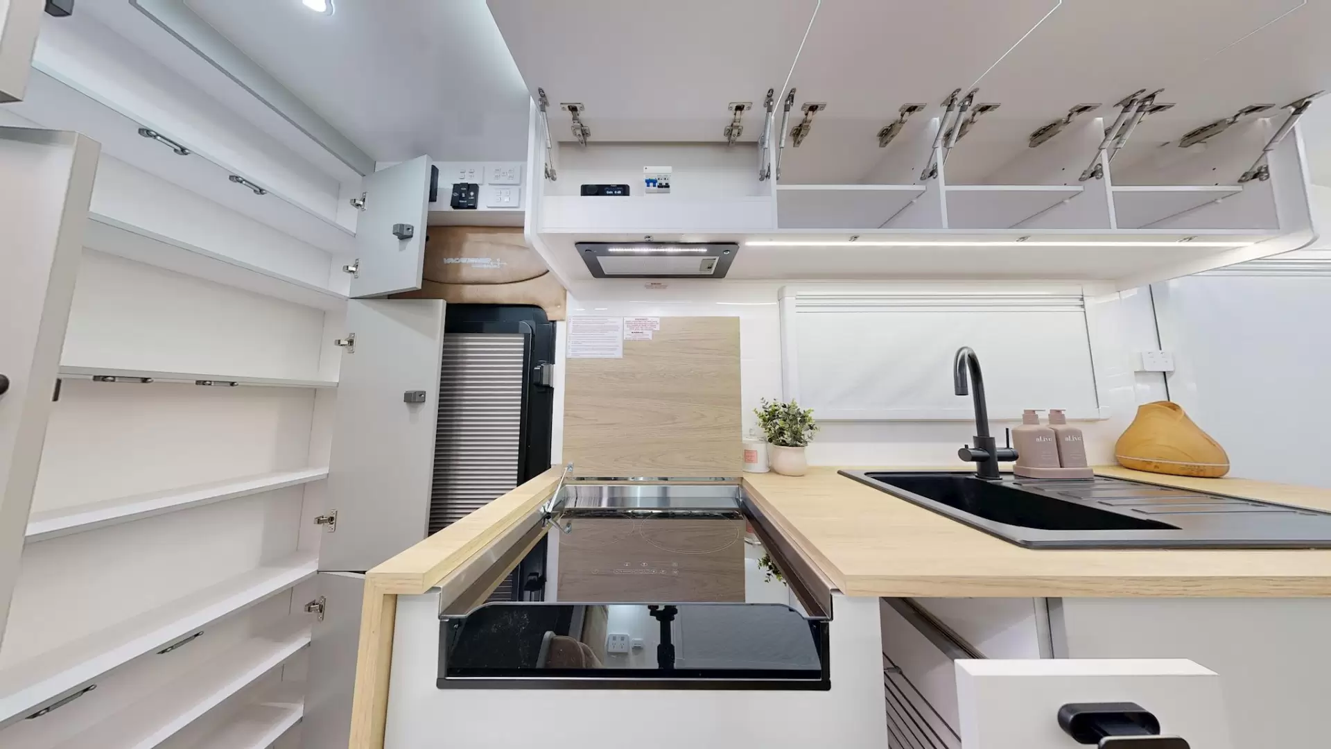 NEW 2026 VACATIONER CARAVANS ROUGH RIDER