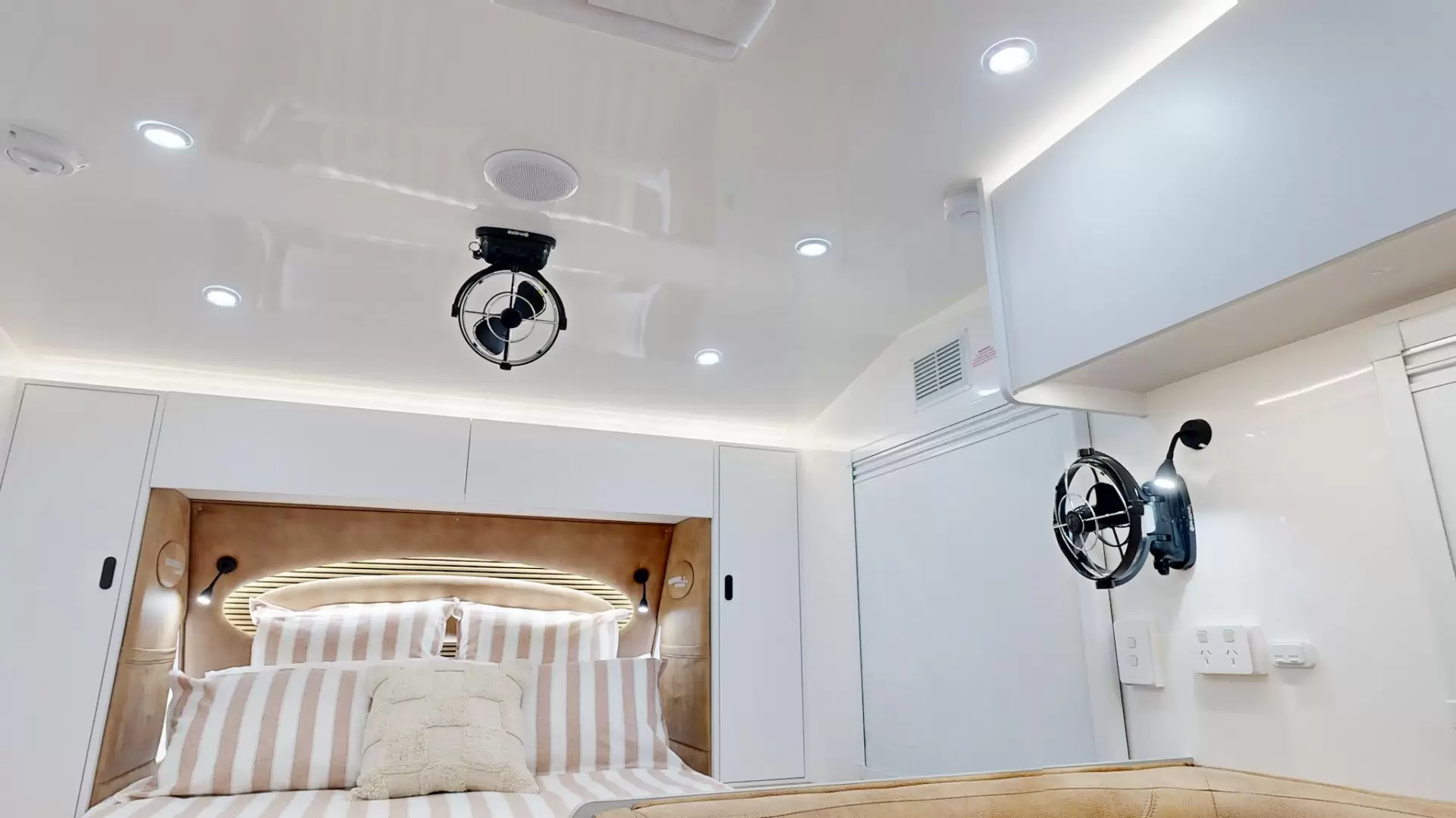 NEW 2026 VACATIONER CARAVANS ROUGH RIDER