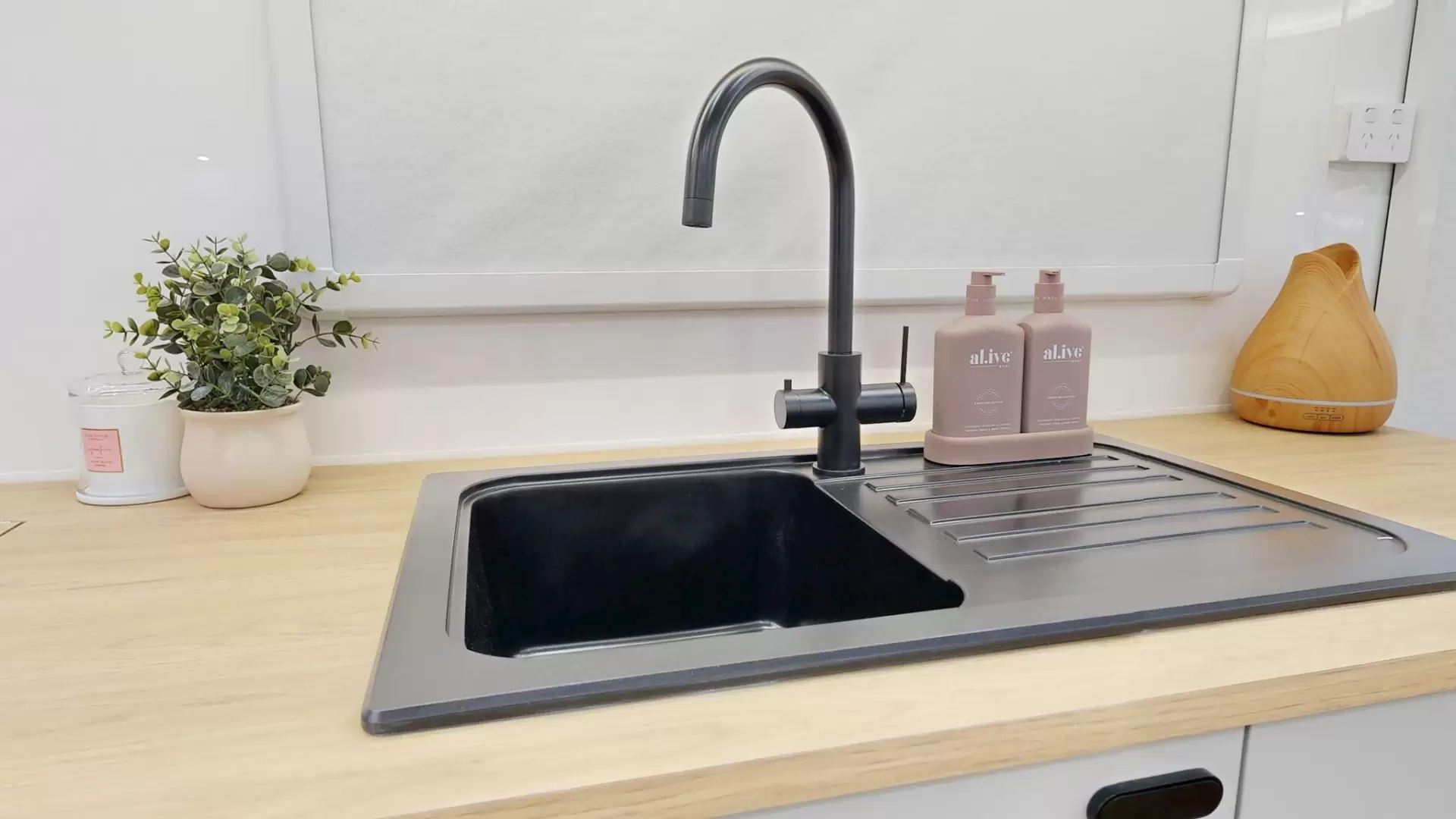 NEW 2026 VACATIONER CARAVANS ROUGH RIDER