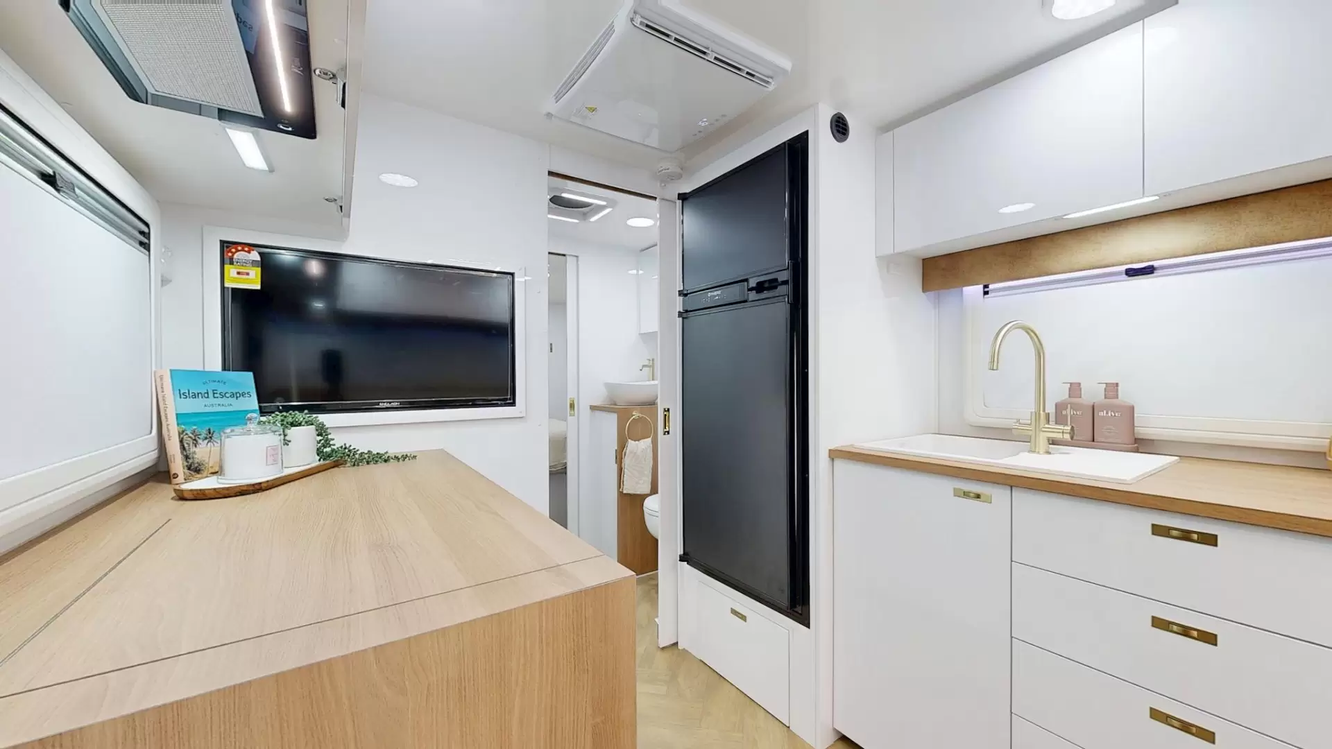 NEW 2025 VACATIONER CARAVANS ENDURA