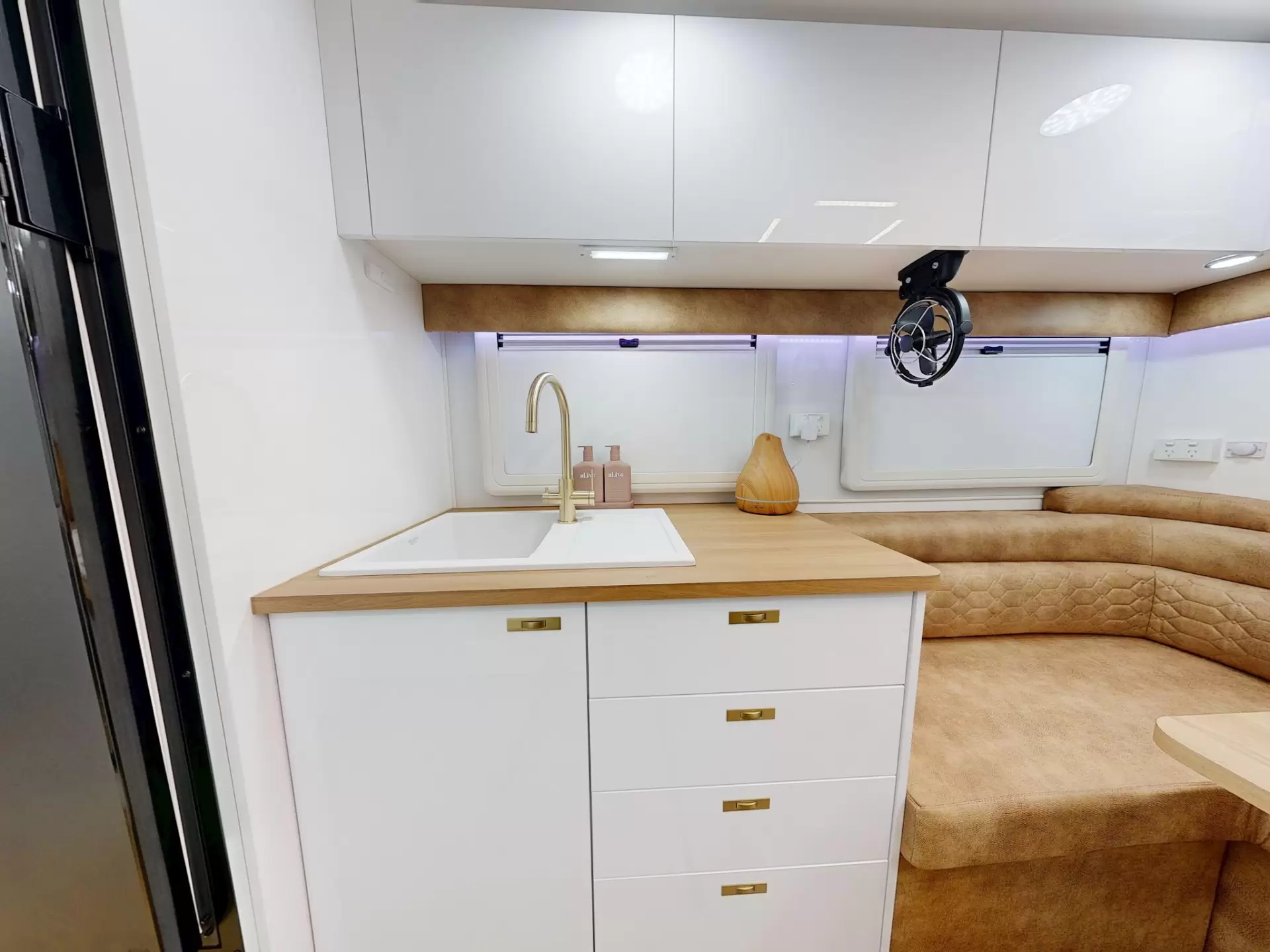 NEW 2025 VACATIONER CARAVANS ENDURA