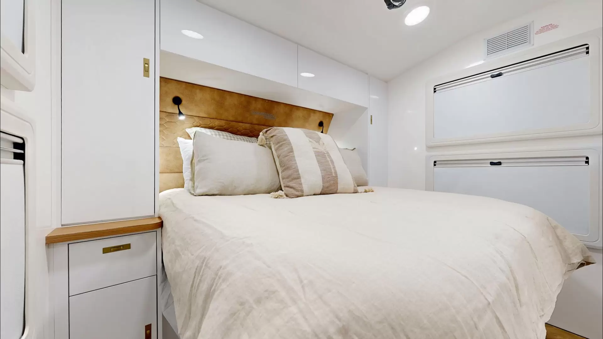 NEW 2025 VACATIONER CARAVANS ENDURA