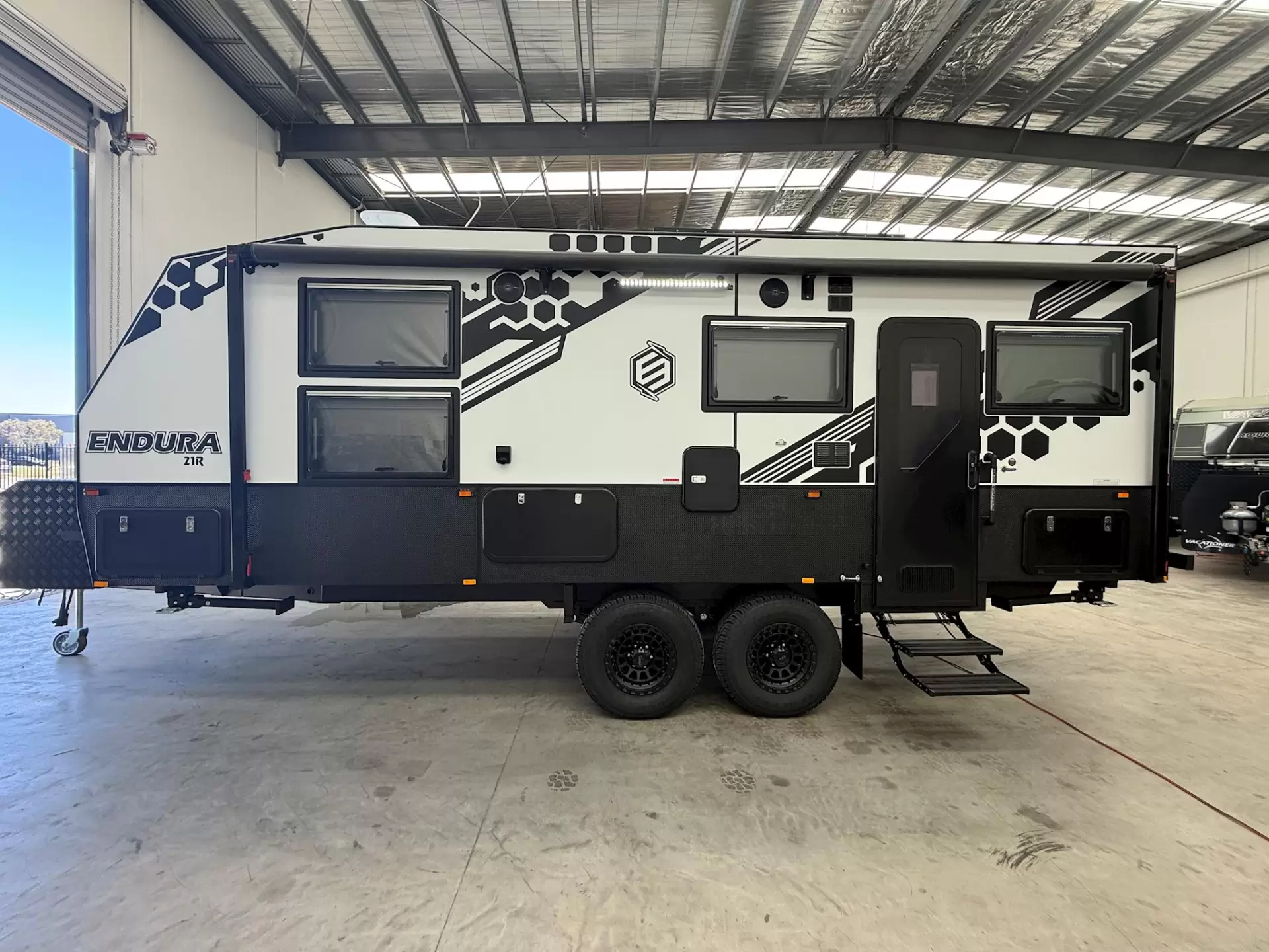 NEW 2025 VACATIONER CARAVANS ENDURA