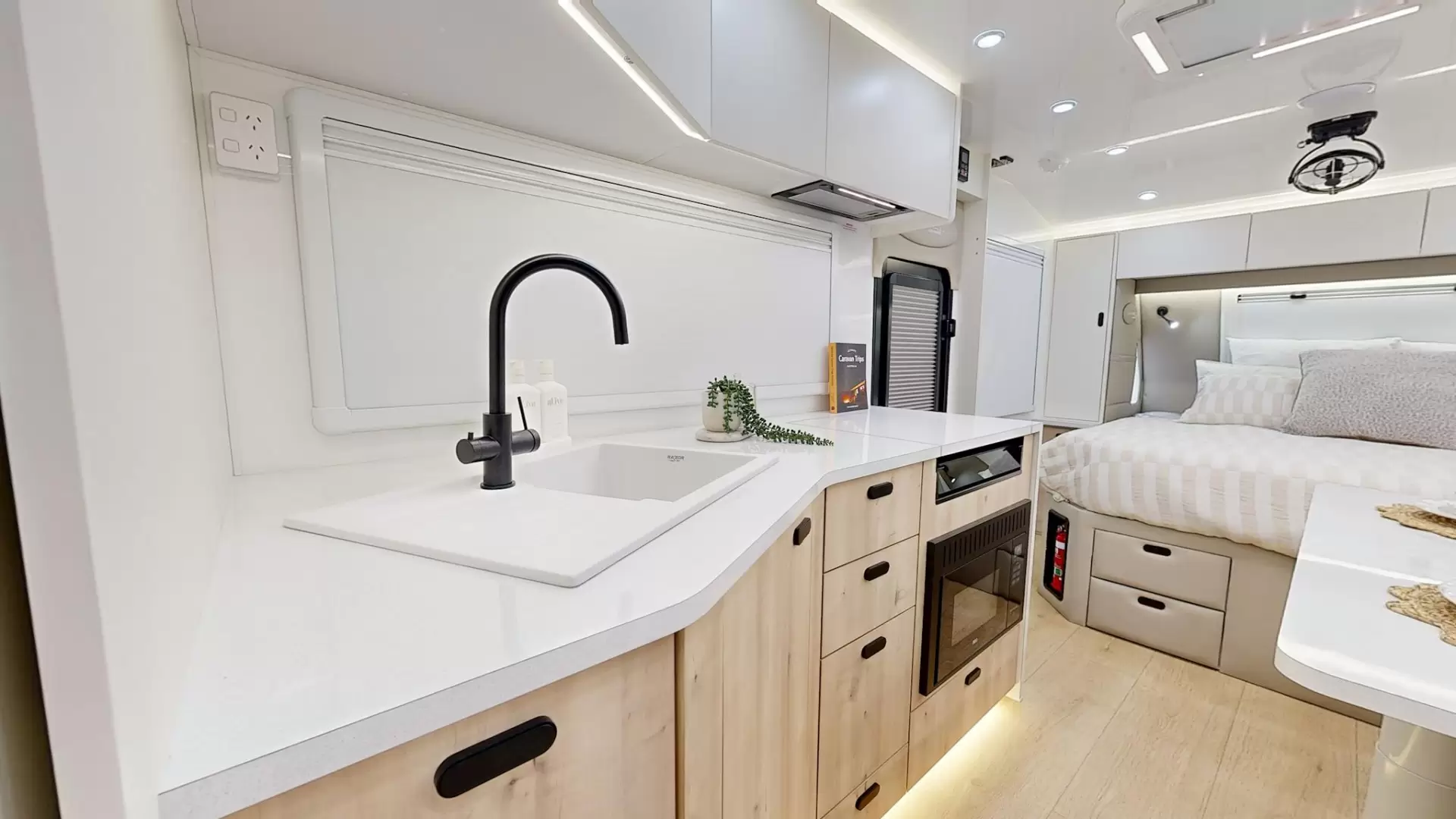 NEW 2026 VACATIONER CARAVANS ROUGH RIDER