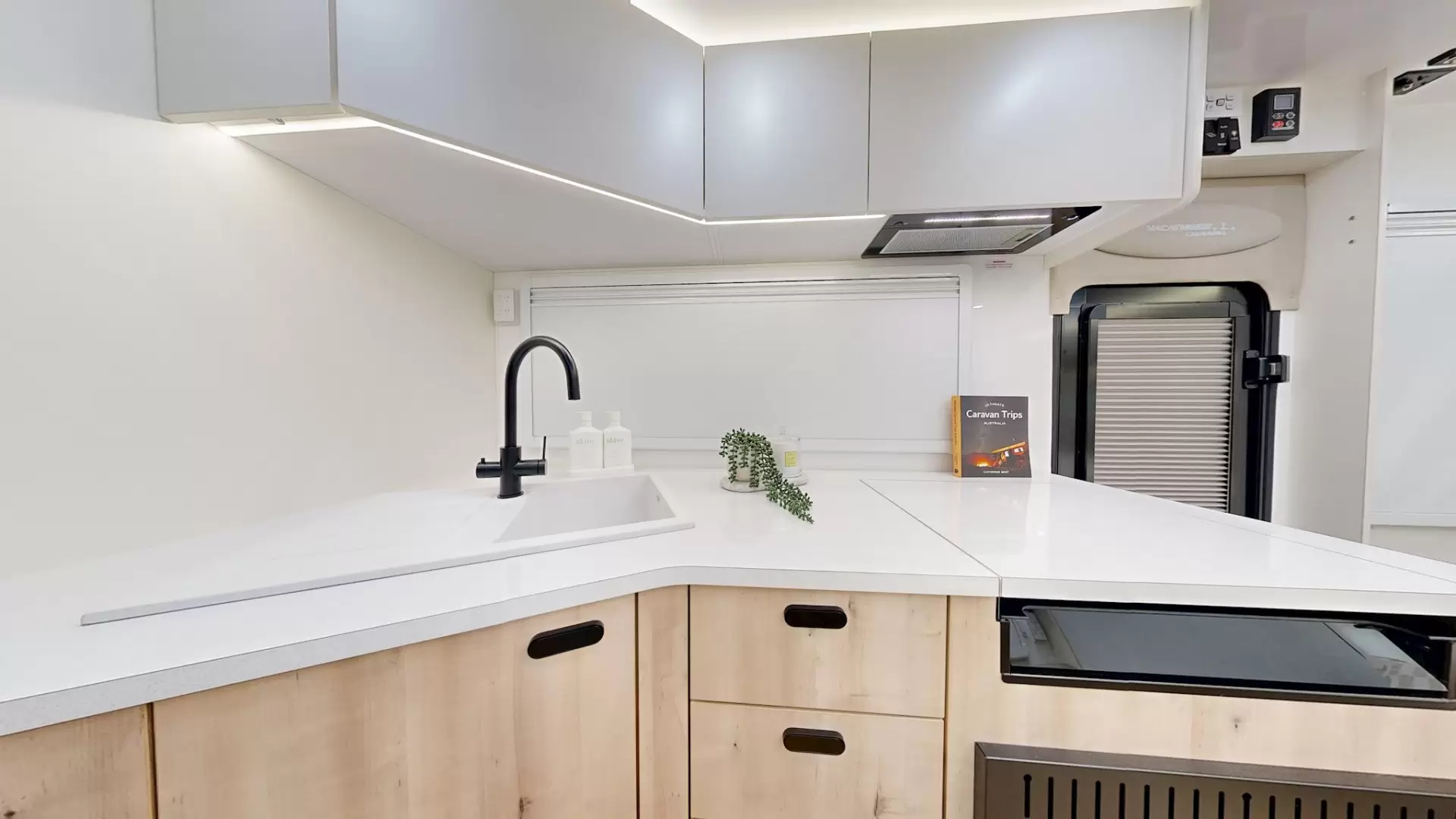 NEW 2026 VACATIONER CARAVANS ROUGH RIDER