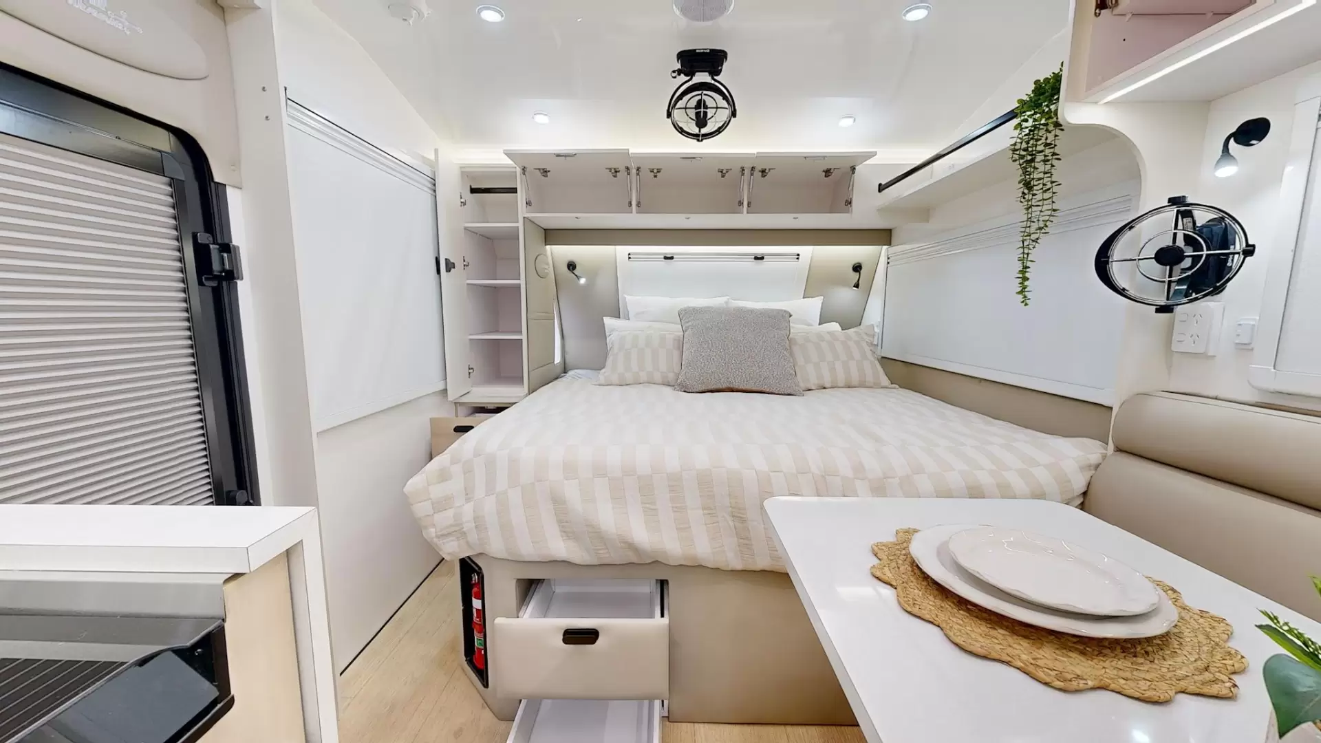 NEW 2026 VACATIONER CARAVANS ROUGH RIDER