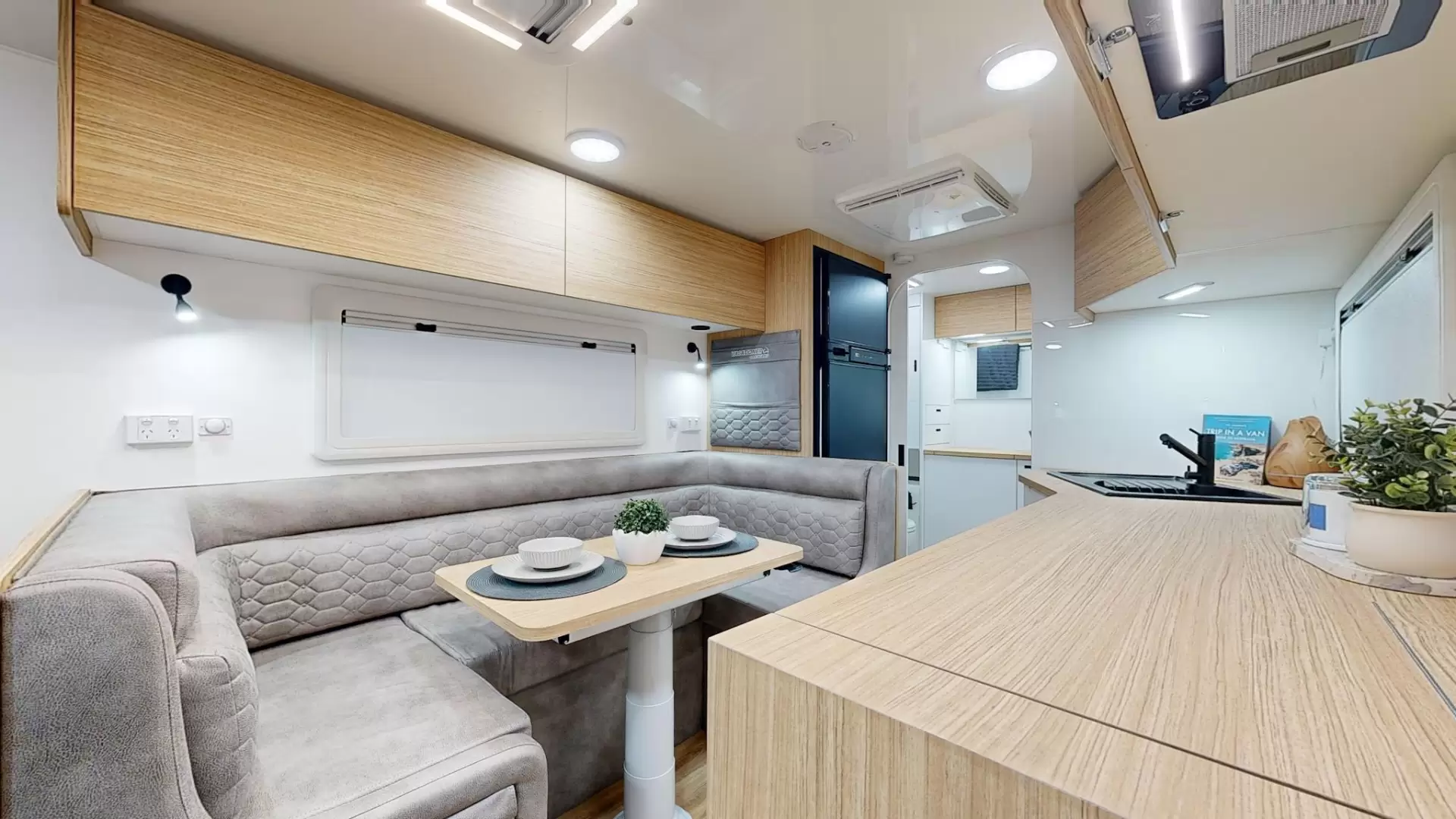 NEW 2025 VACATIONER CARAVANS ENDURA