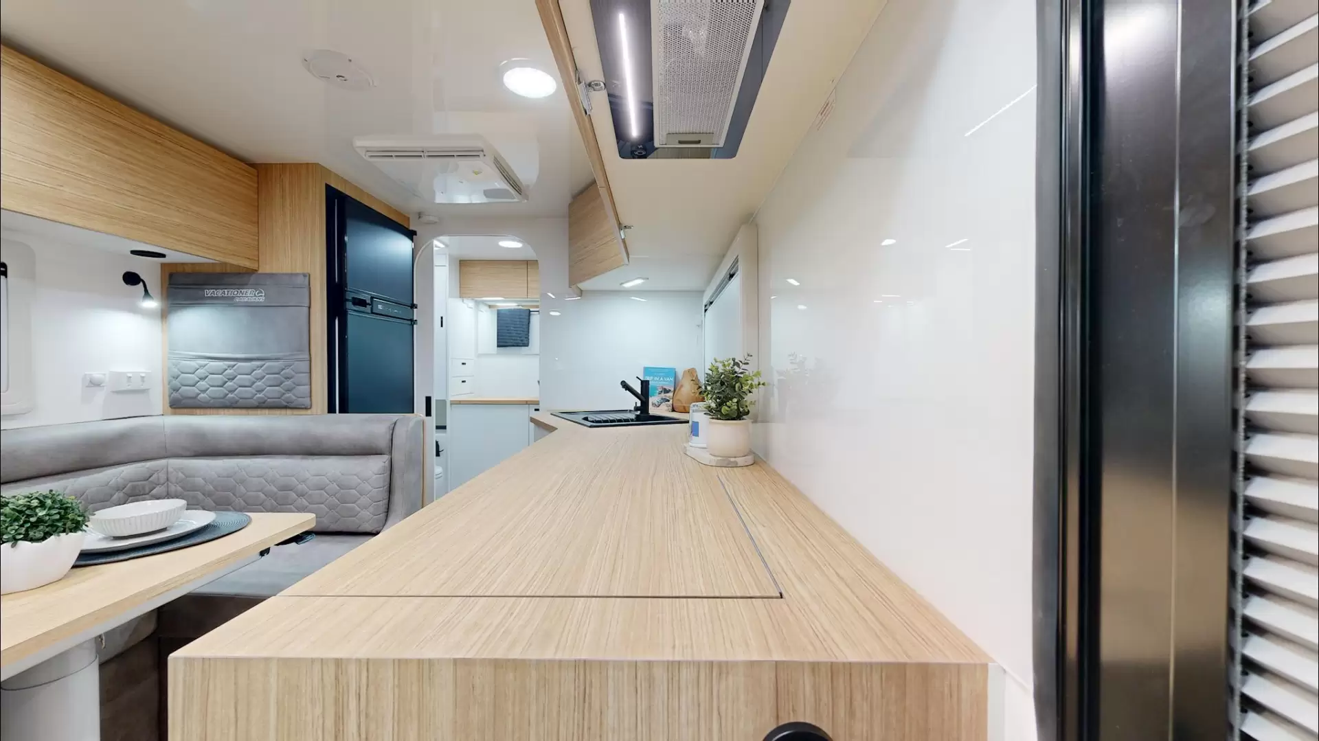 NEW 2025 VACATIONER CARAVANS ENDURA