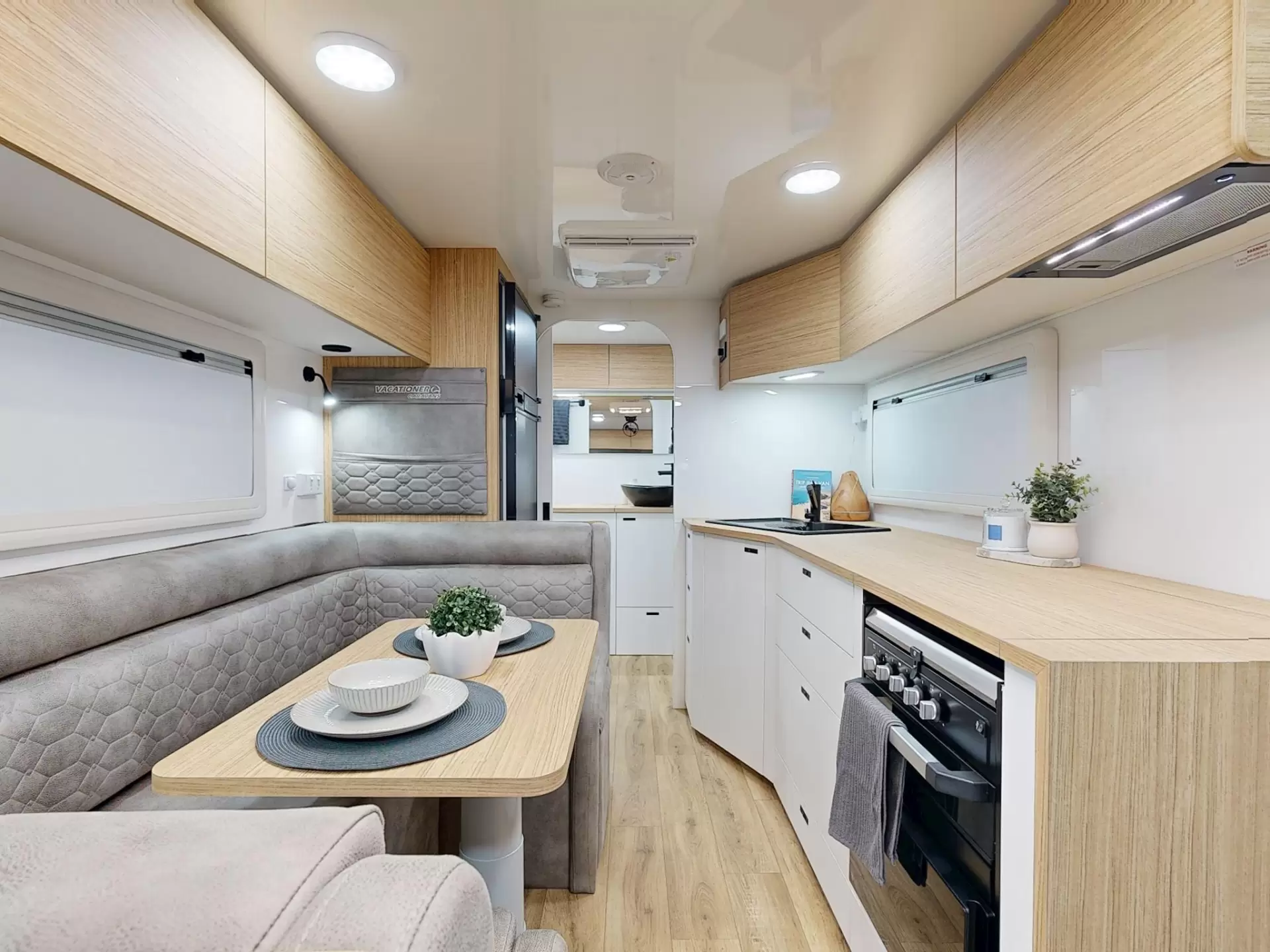 NEW 2025 VACATIONER CARAVANS ENDURA