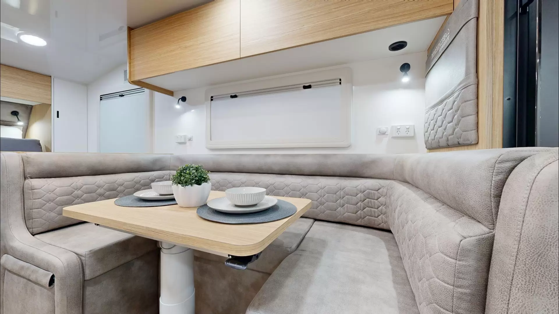 NEW 2025 VACATIONER CARAVANS ENDURA