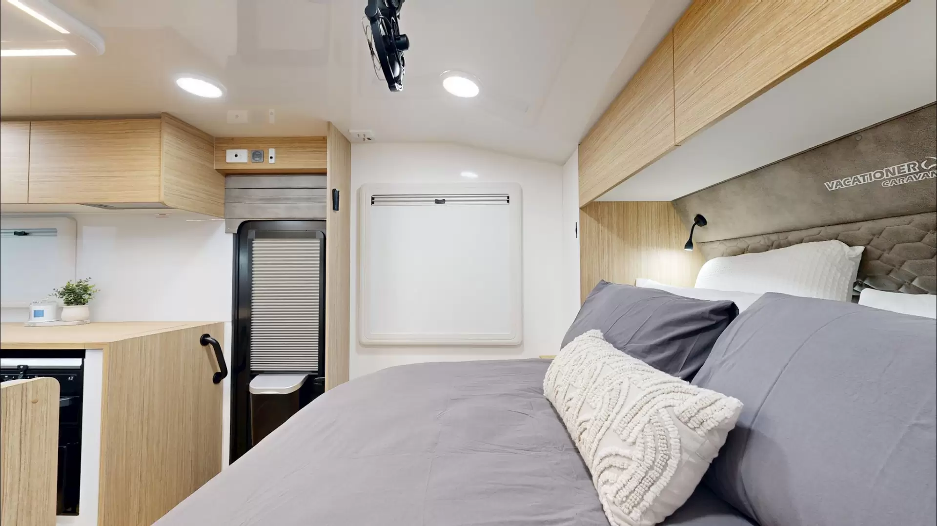 NEW 2025 VACATIONER CARAVANS ENDURA