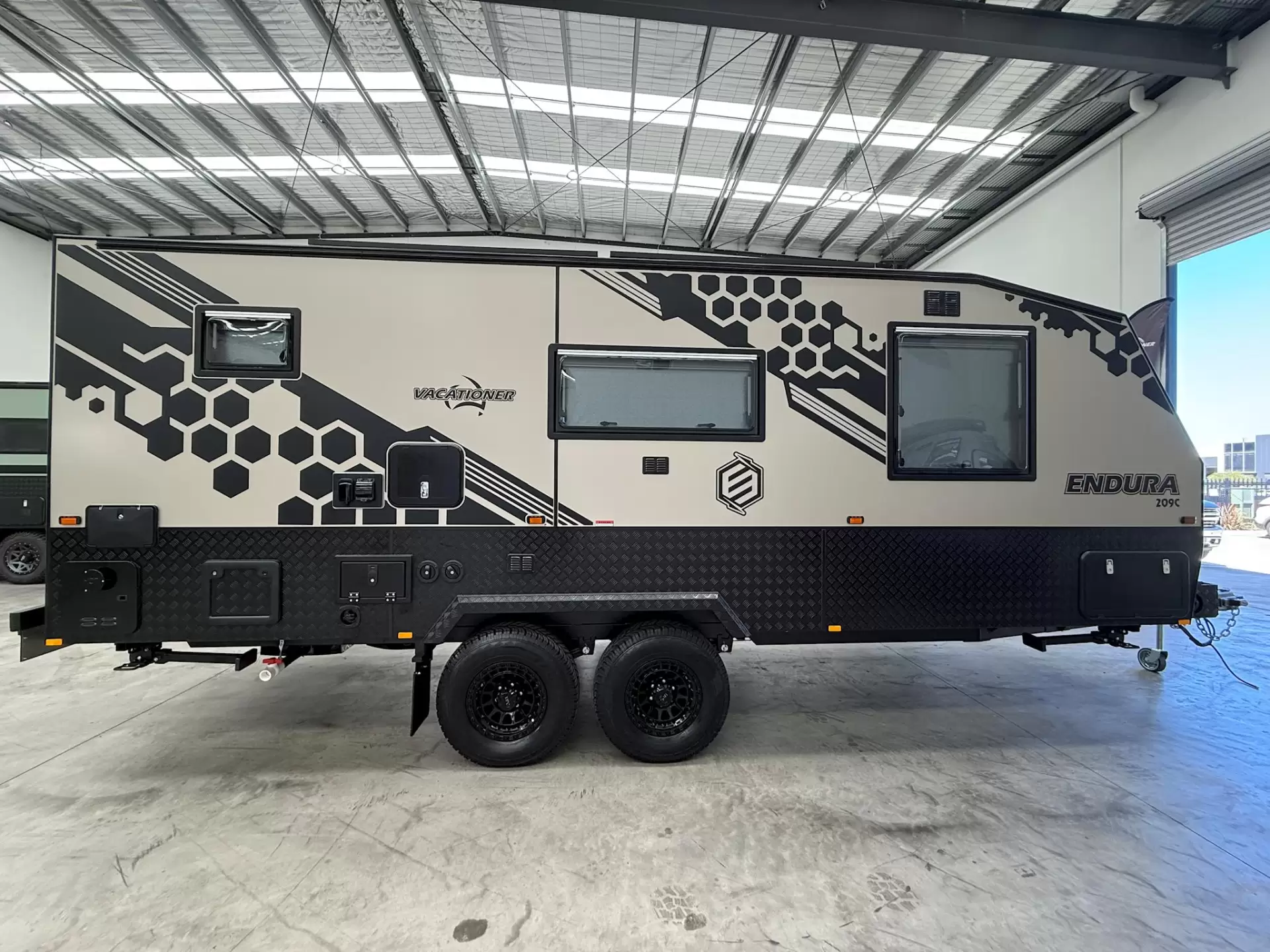 NEW 2025 VACATIONER CARAVANS ENDURA