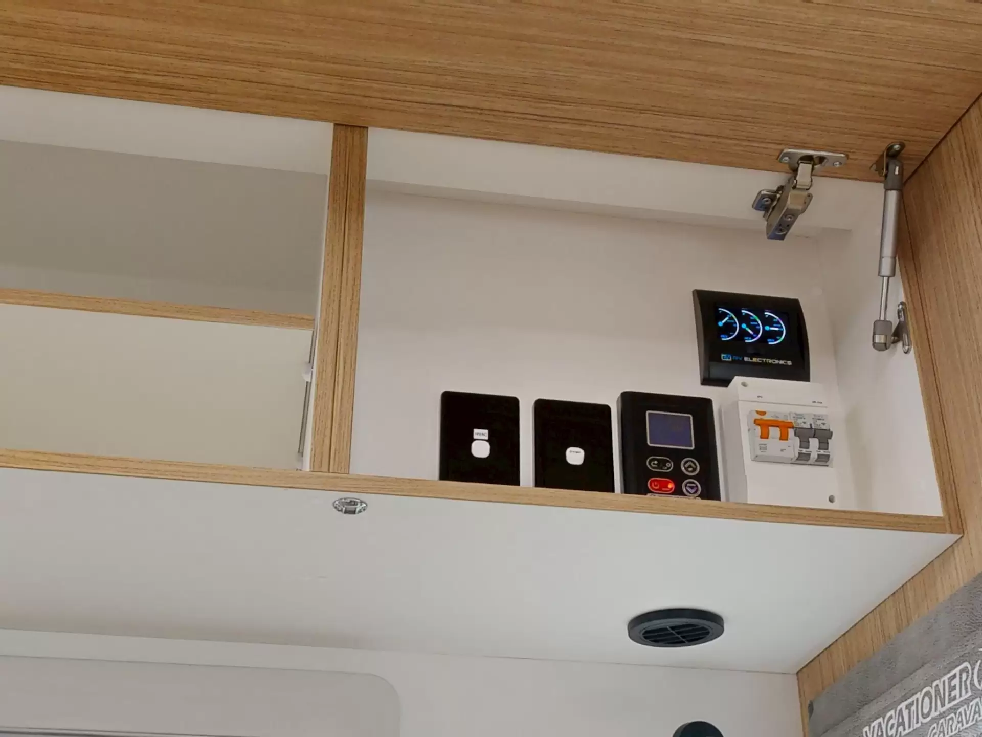 NEW 2025 VACATIONER CARAVANS ENDURA