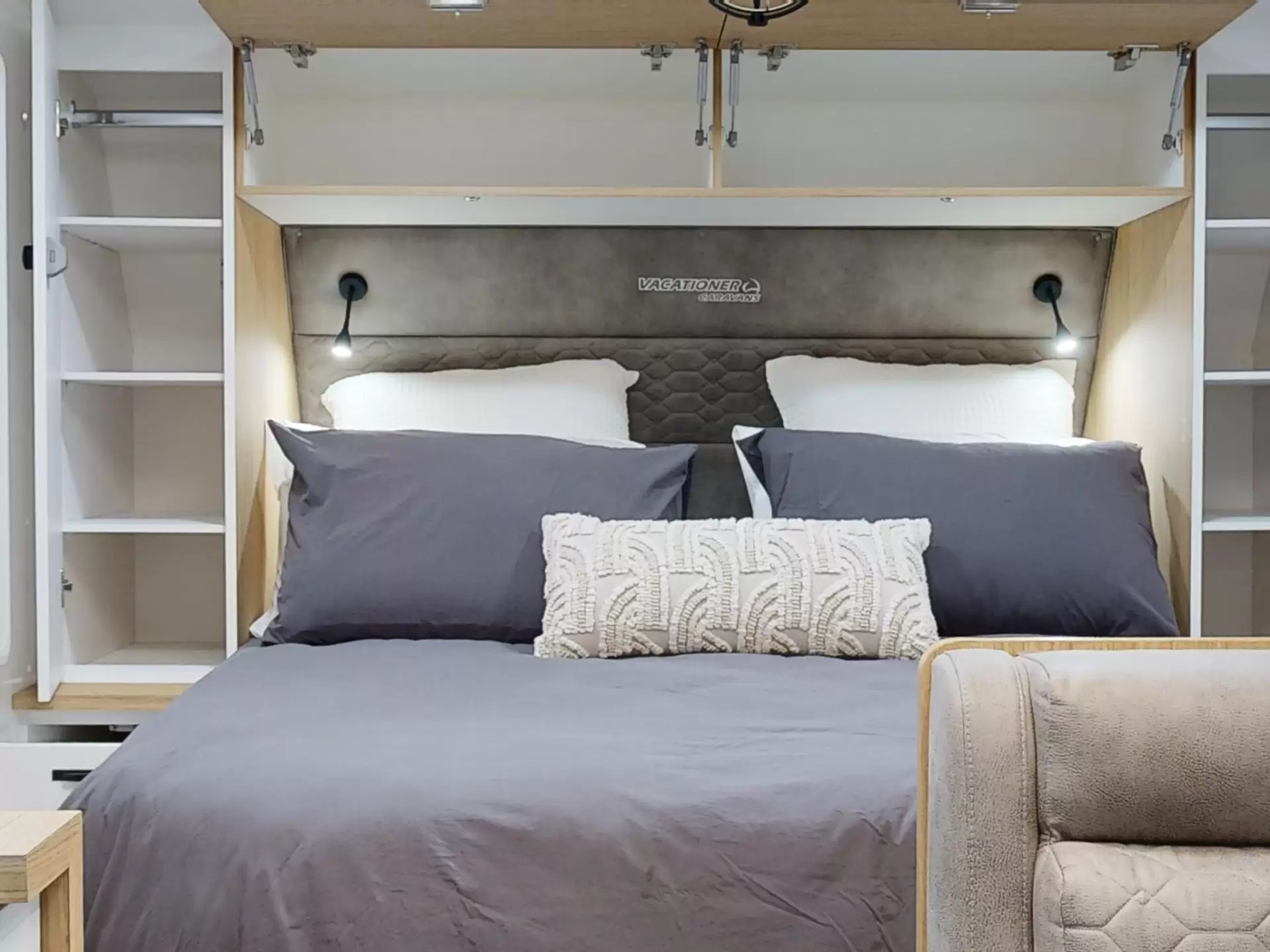 NEW 2025 VACATIONER CARAVANS ENDURA