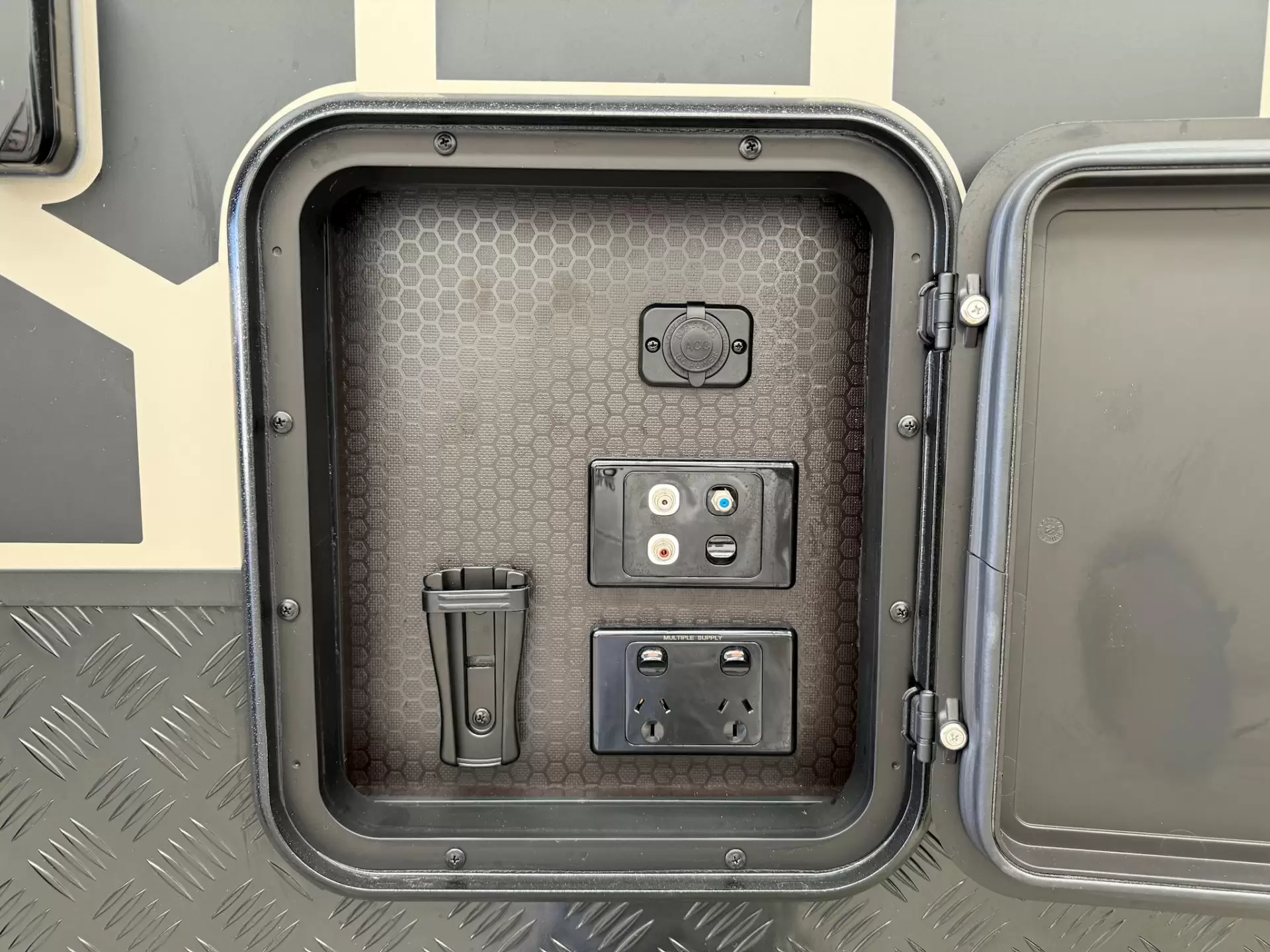 NEW 2025 VACATIONER CARAVANS ENDURA