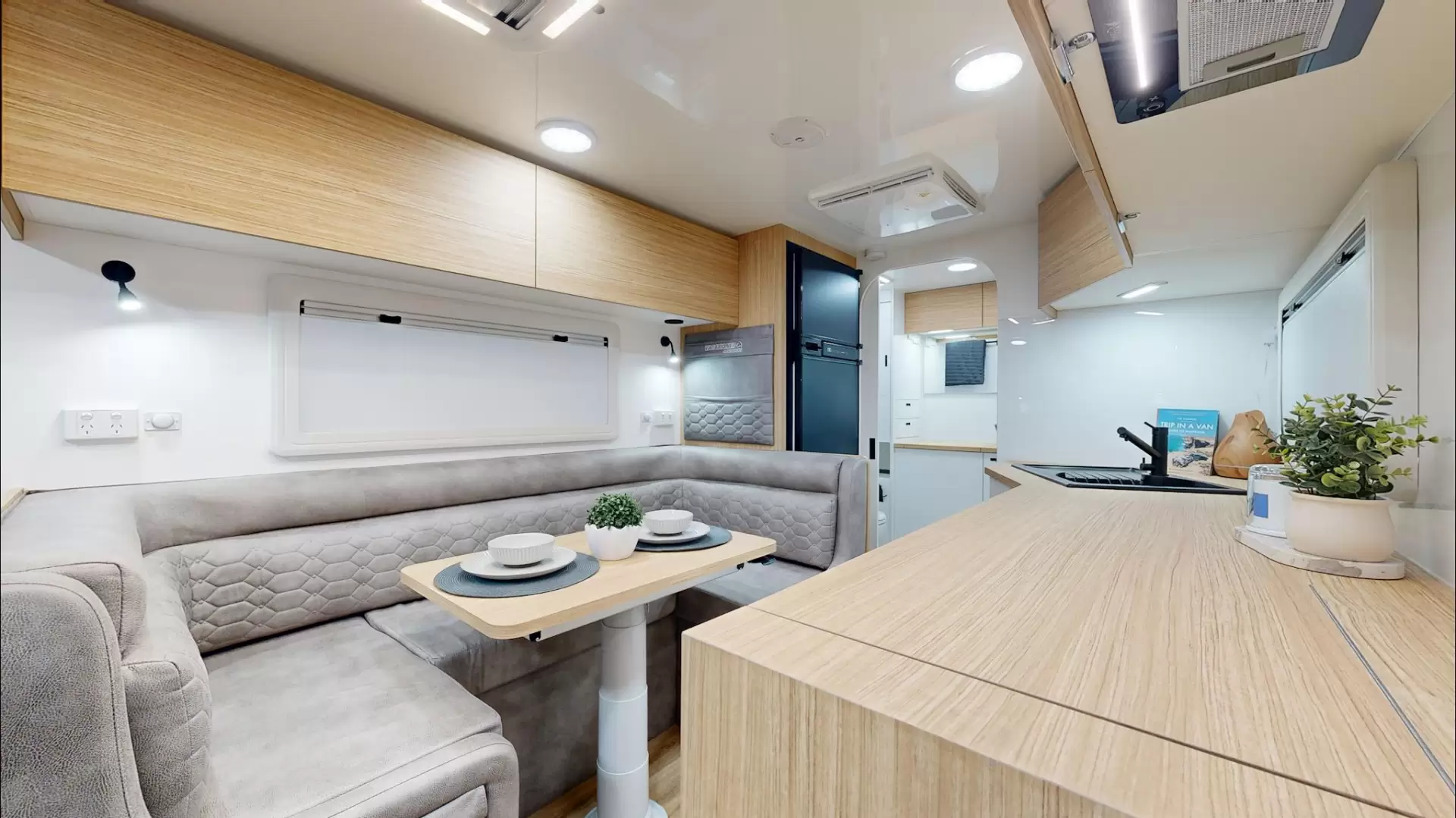 NEW 2025 VACATIONER CARAVANS ENDURA