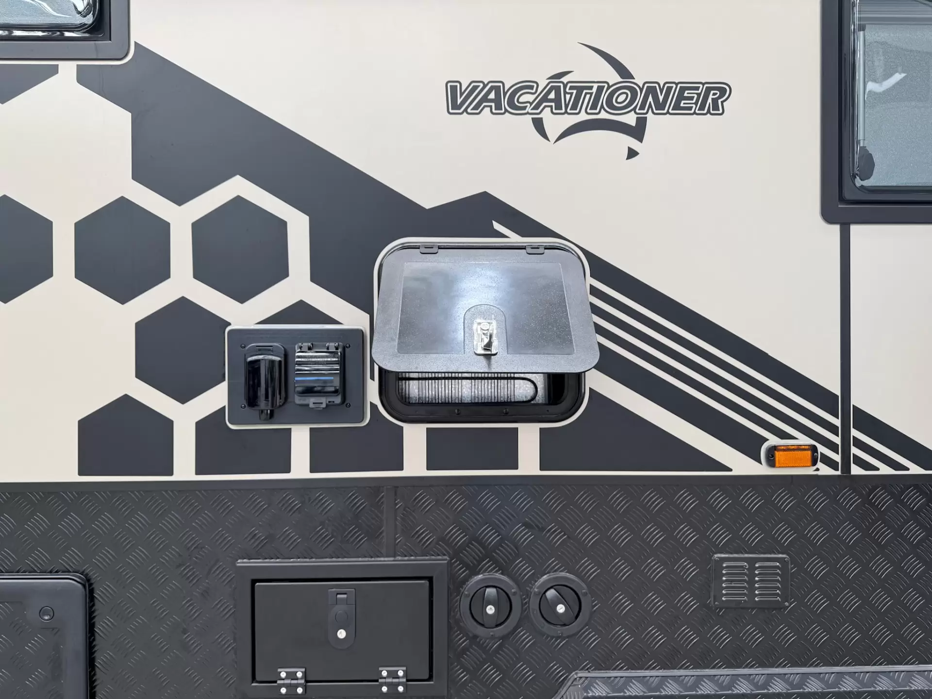 NEW 2025 VACATIONER CARAVANS ENDURA