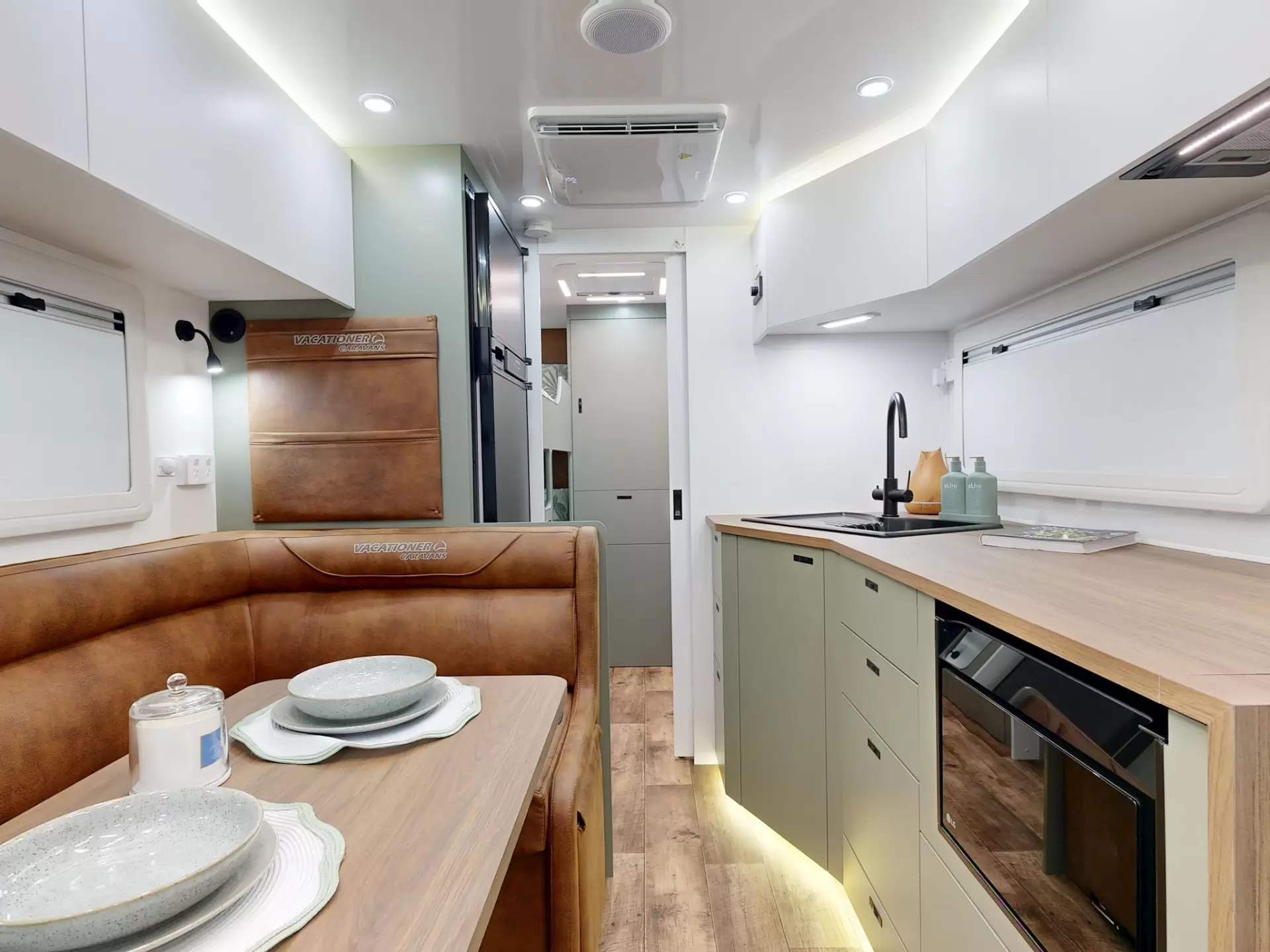 NEW 2025 VACATIONER CARAVANS ROUGH RIDER