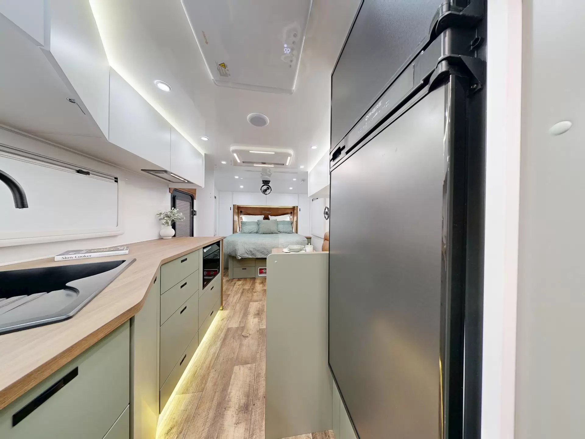 NEW 2025 VACATIONER CARAVANS ROUGH RIDER