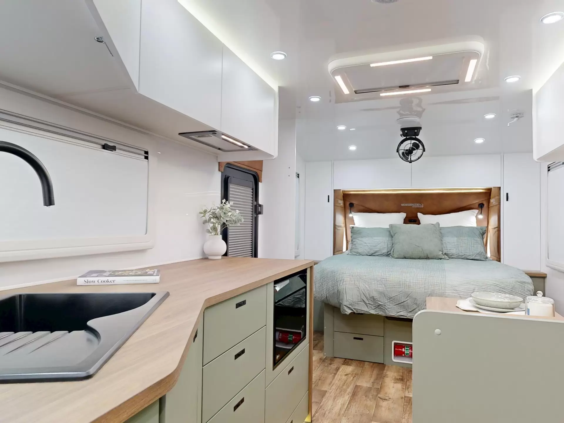 NEW 2025 VACATIONER CARAVANS ROUGH RIDER