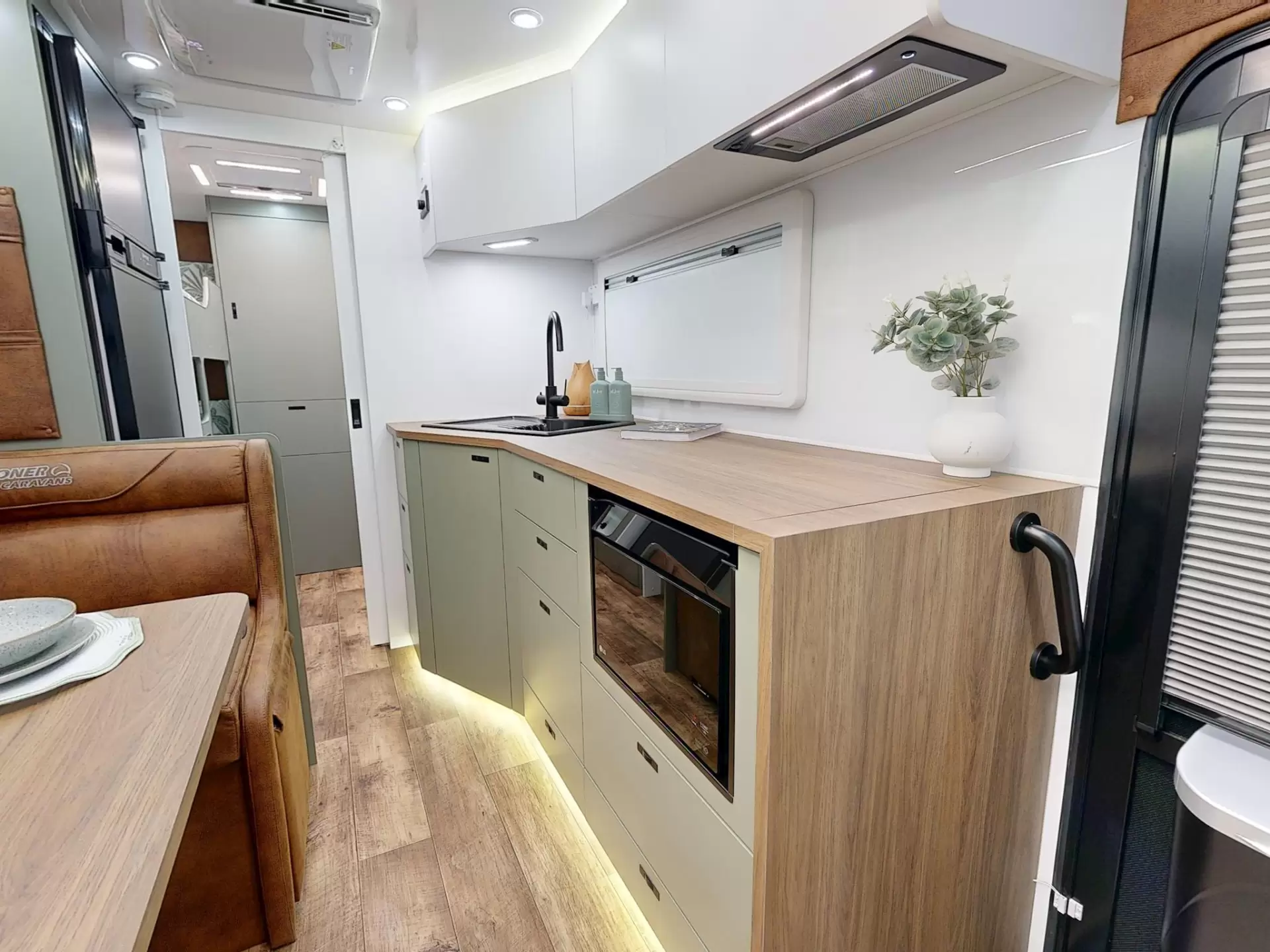 NEW 2025 VACATIONER CARAVANS ROUGH RIDER