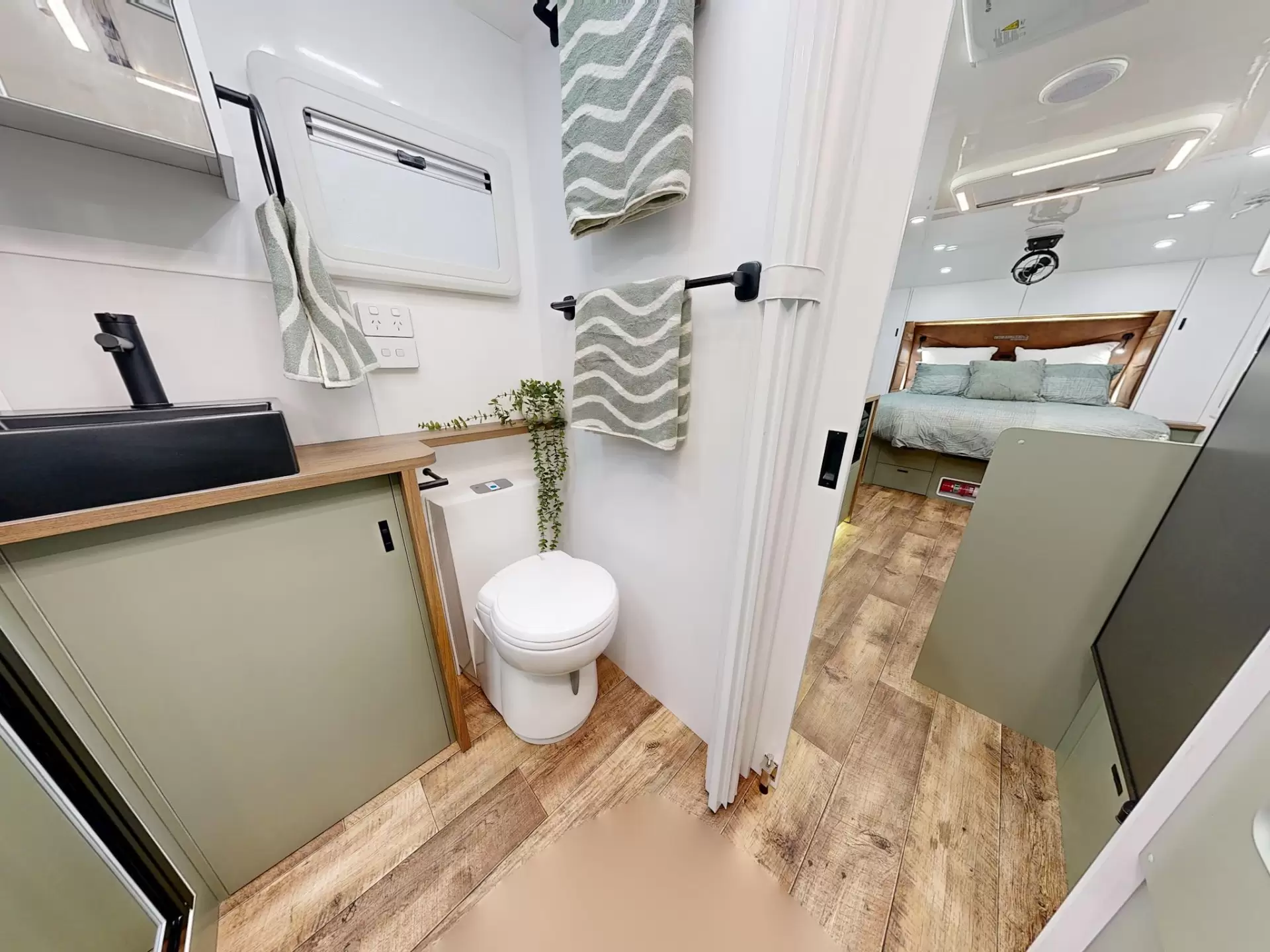 NEW 2025 VACATIONER CARAVANS ROUGH RIDER