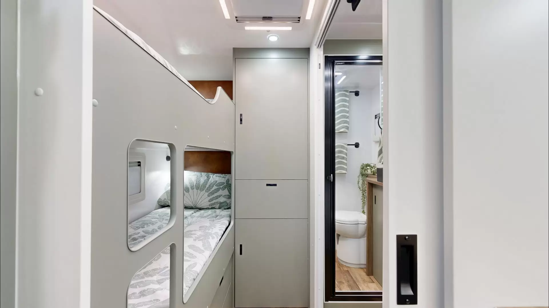 NEW 2025 VACATIONER CARAVANS ROUGH RIDER