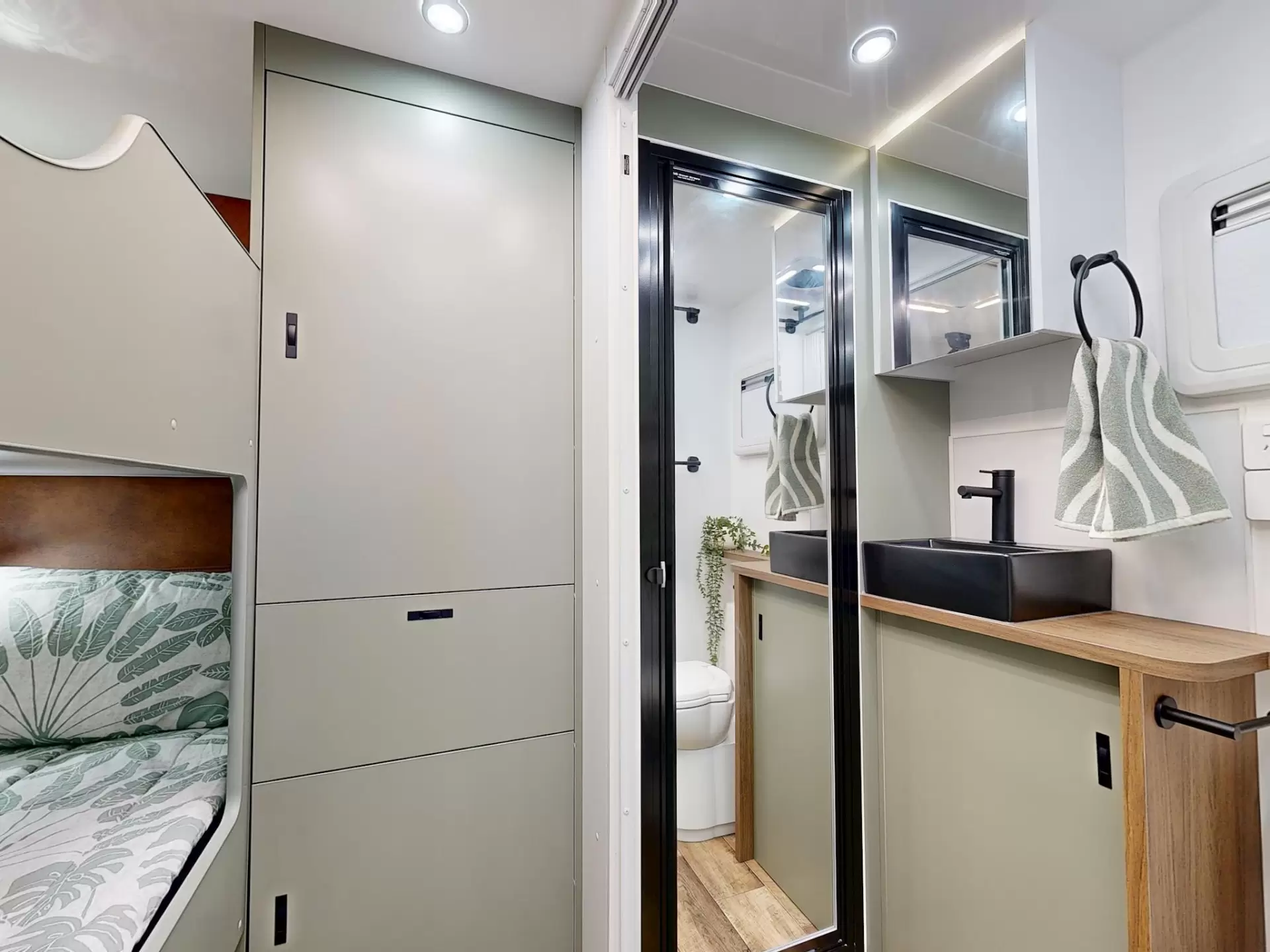 NEW 2025 VACATIONER CARAVANS ROUGH RIDER