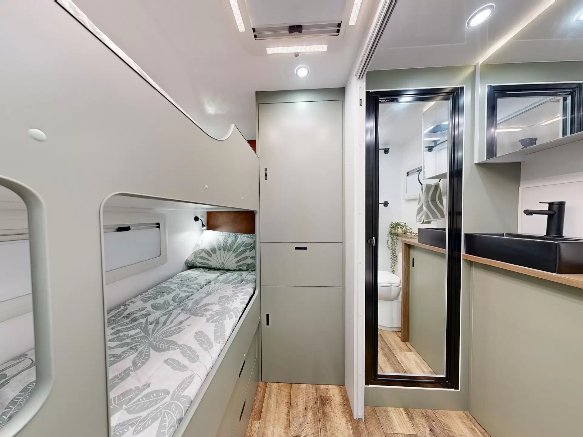 NEW 2025 VACATIONER CARAVANS ROUGH RIDER