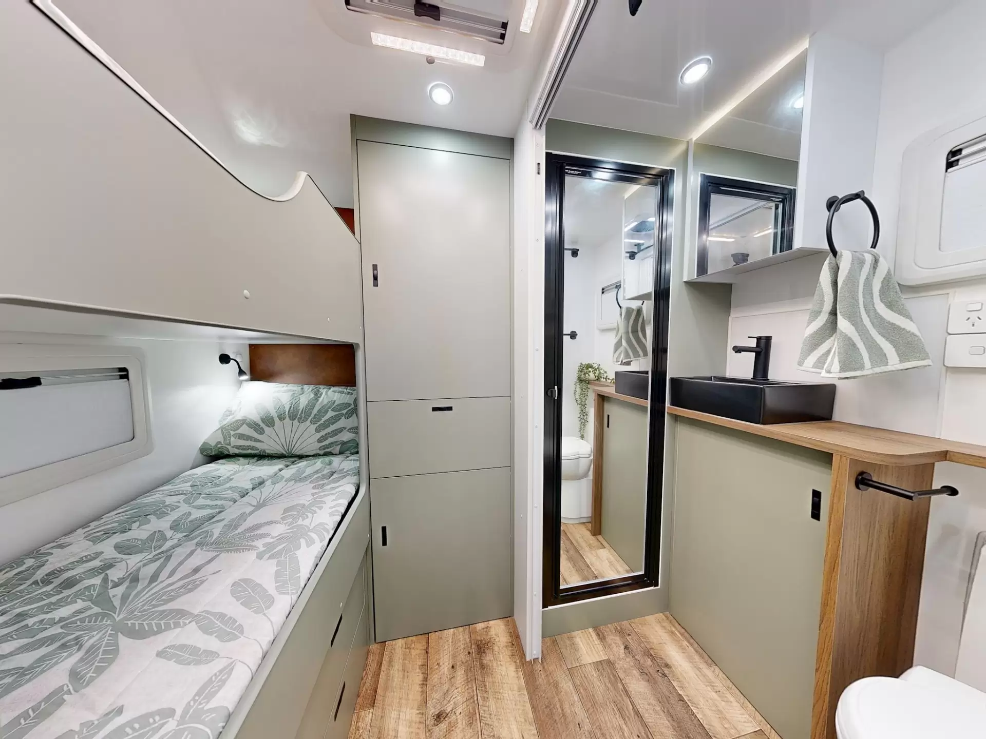 NEW 2025 VACATIONER CARAVANS ROUGH RIDER