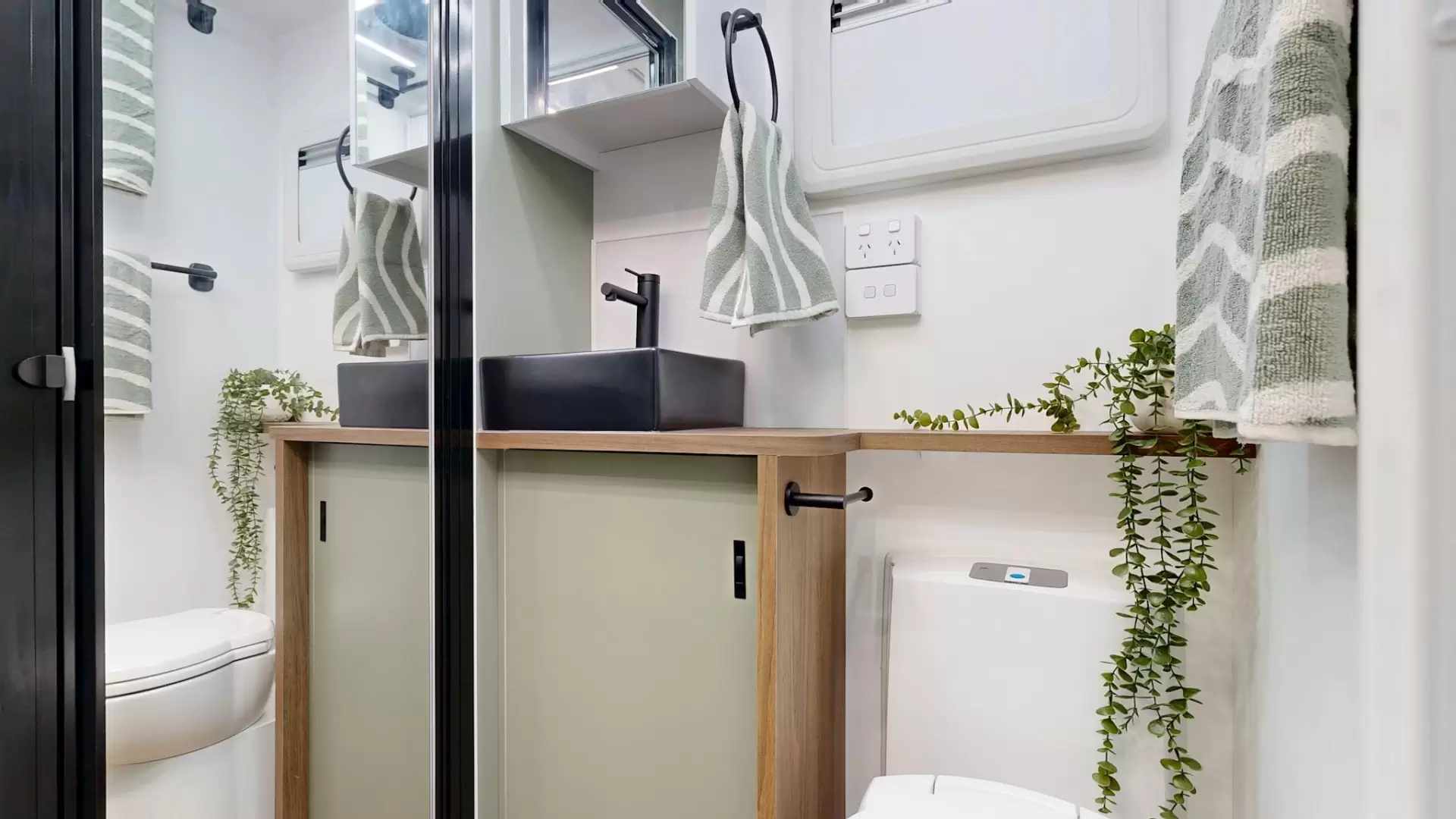 NEW 2025 VACATIONER CARAVANS ROUGH RIDER