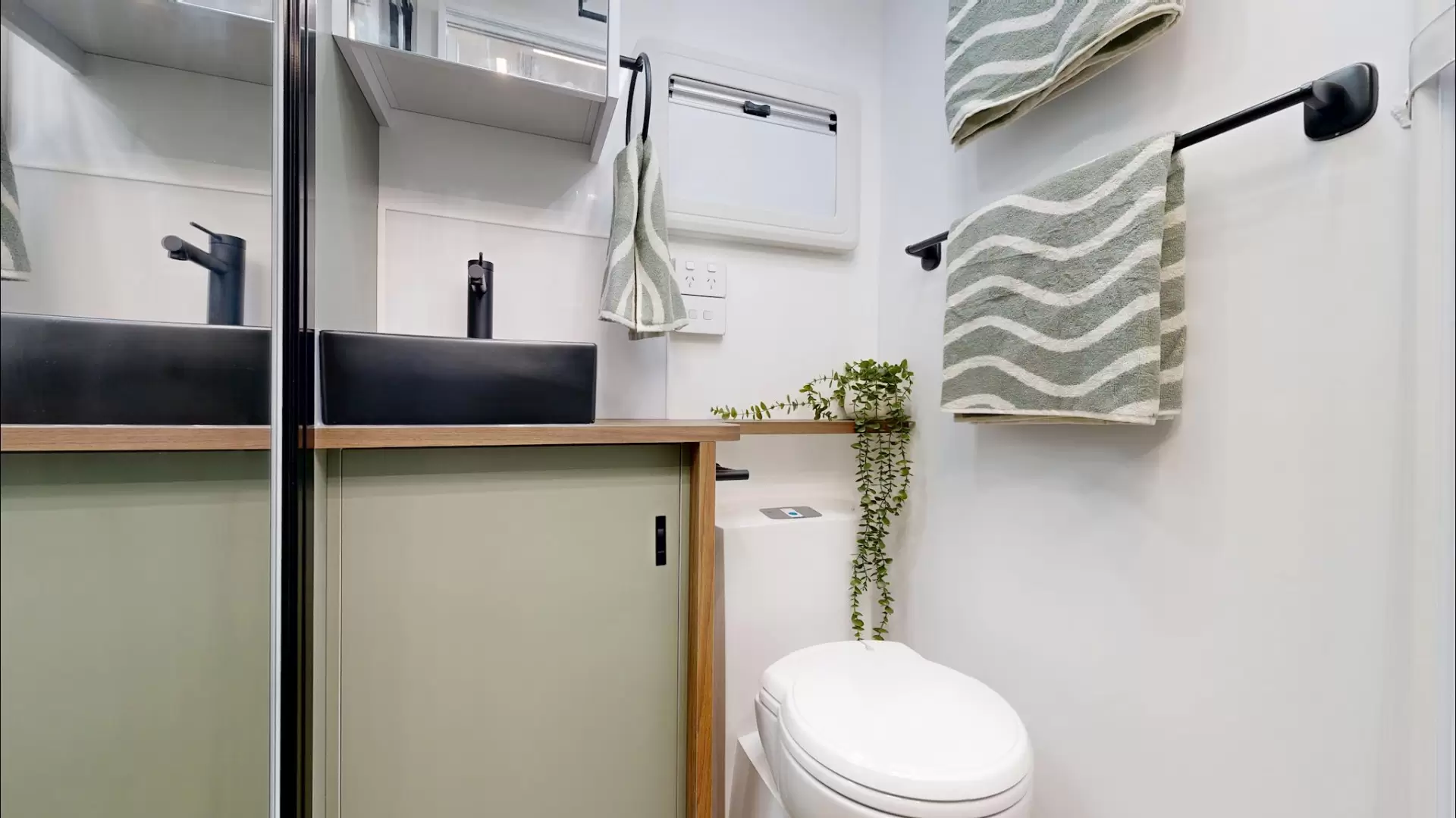 NEW 2025 VACATIONER CARAVANS ROUGH RIDER