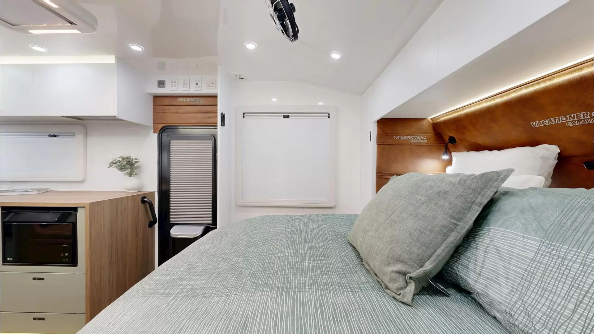 NEW 2025 VACATIONER CARAVANS ROUGH RIDER