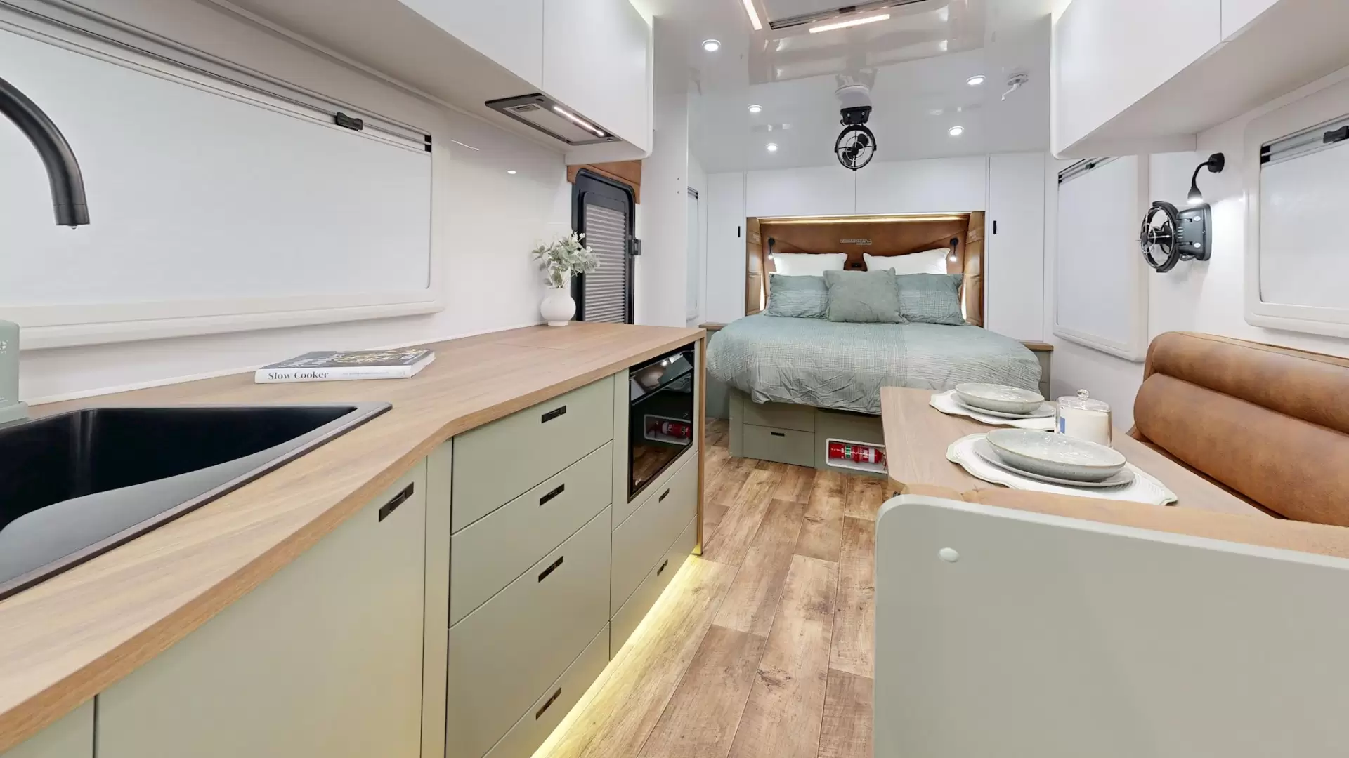 NEW 2025 VACATIONER CARAVANS ROUGH RIDER