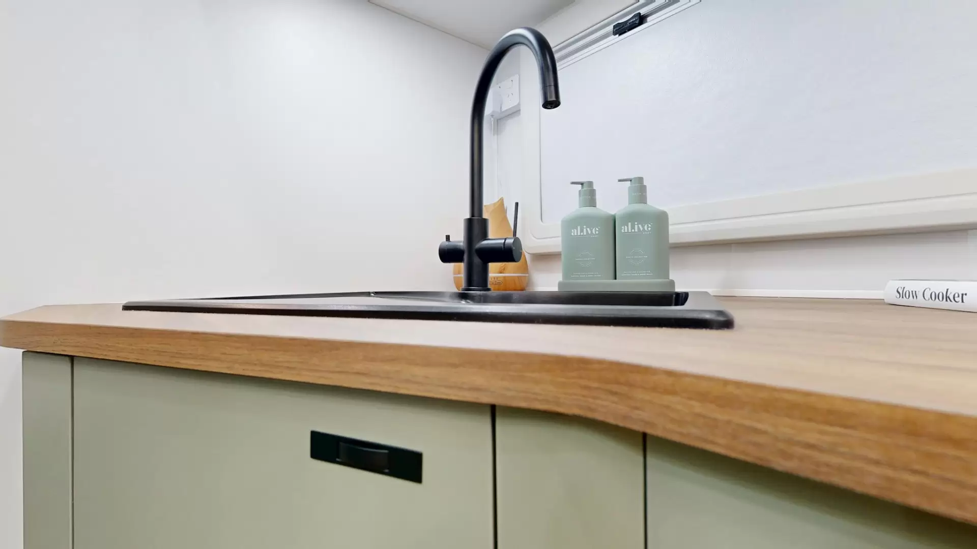 NEW 2025 VACATIONER CARAVANS ROUGH RIDER