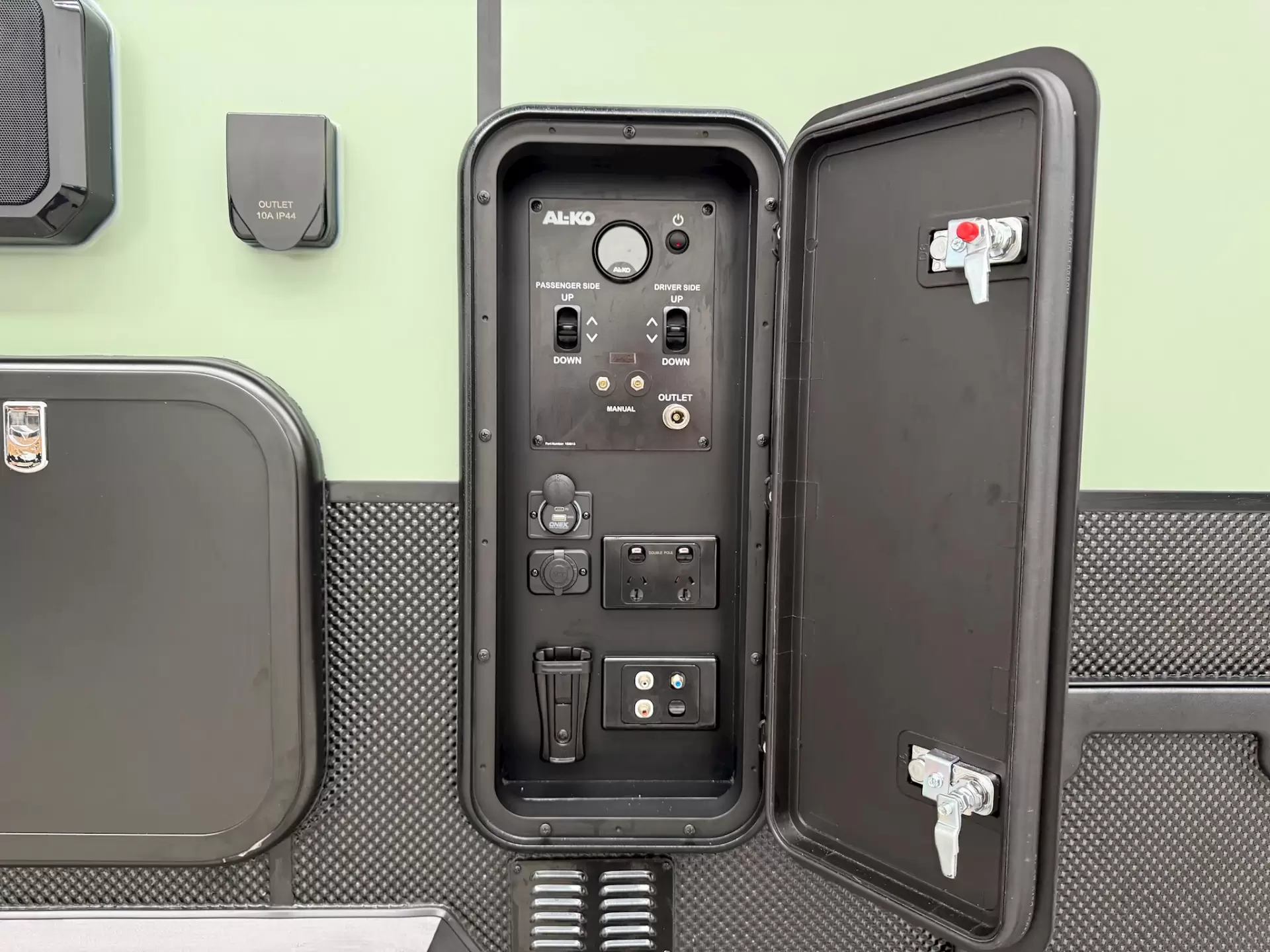 NEW 2025 VACATIONER CARAVANS ROUGH RIDER