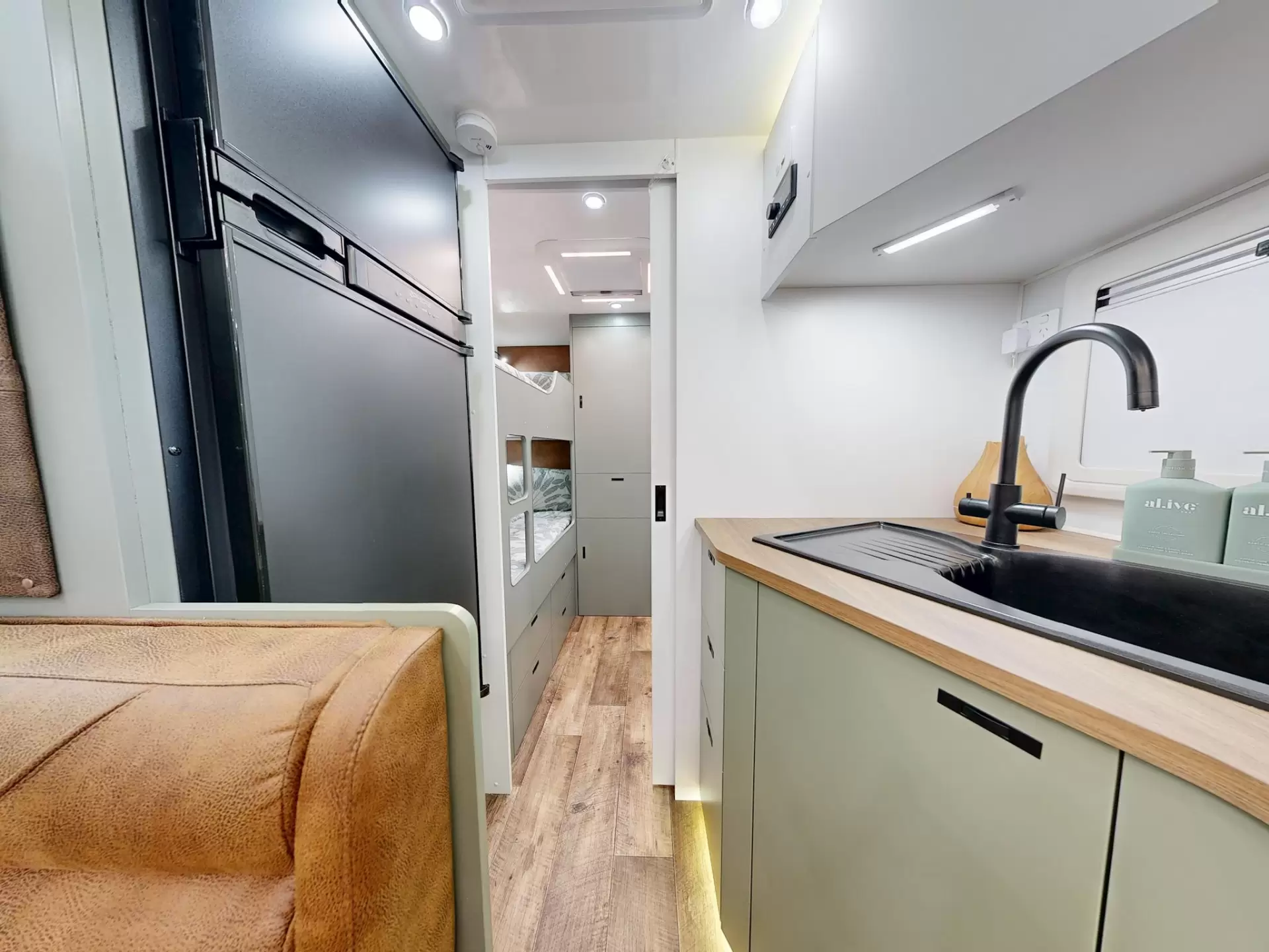 NEW 2025 VACATIONER CARAVANS ROUGH RIDER