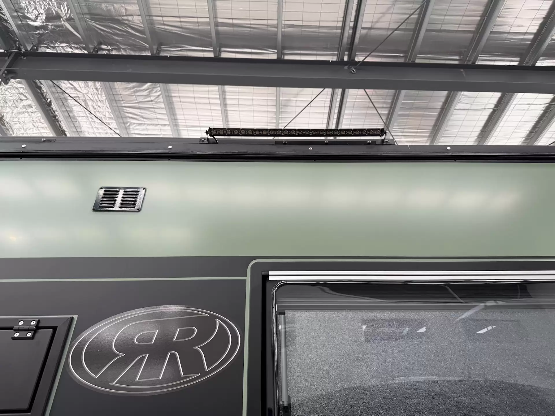 NEW 2025 VACATIONER CARAVANS ROUGH RIDER