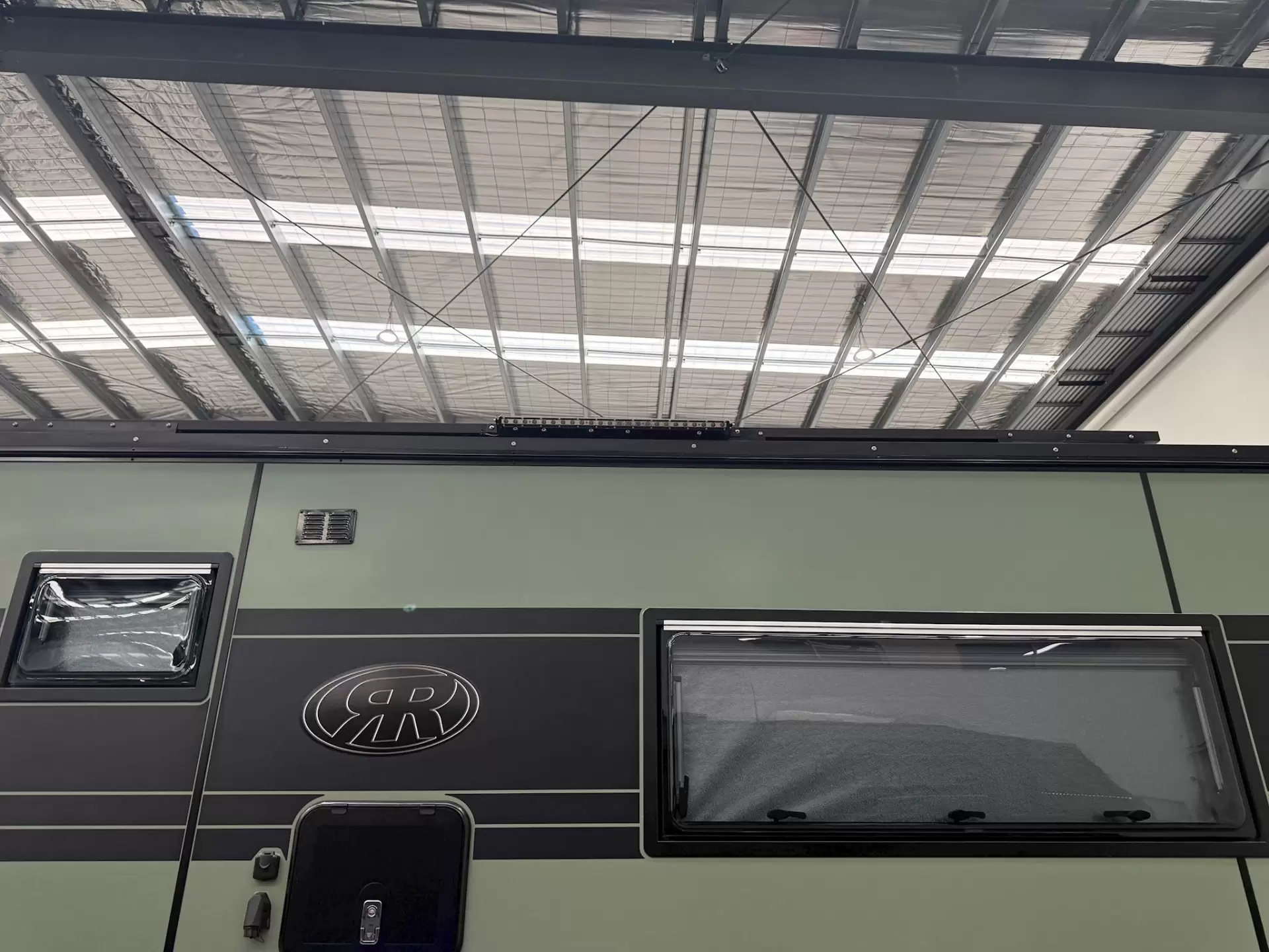 NEW 2025 VACATIONER CARAVANS ROUGH RIDER