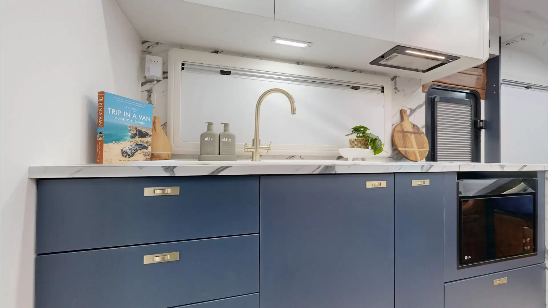 NEW 2025 VACATIONER CARAVANS ROUGH RIDER