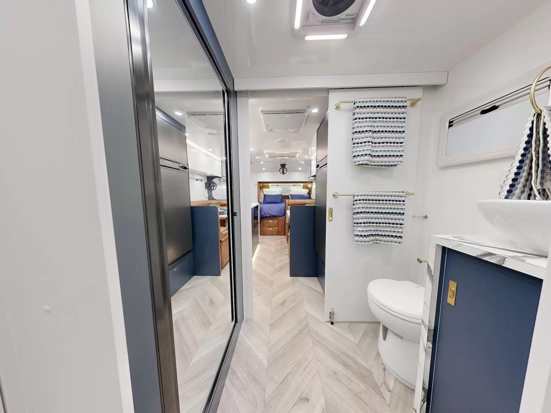 NEW 2025 VACATIONER CARAVANS ROUGH RIDER