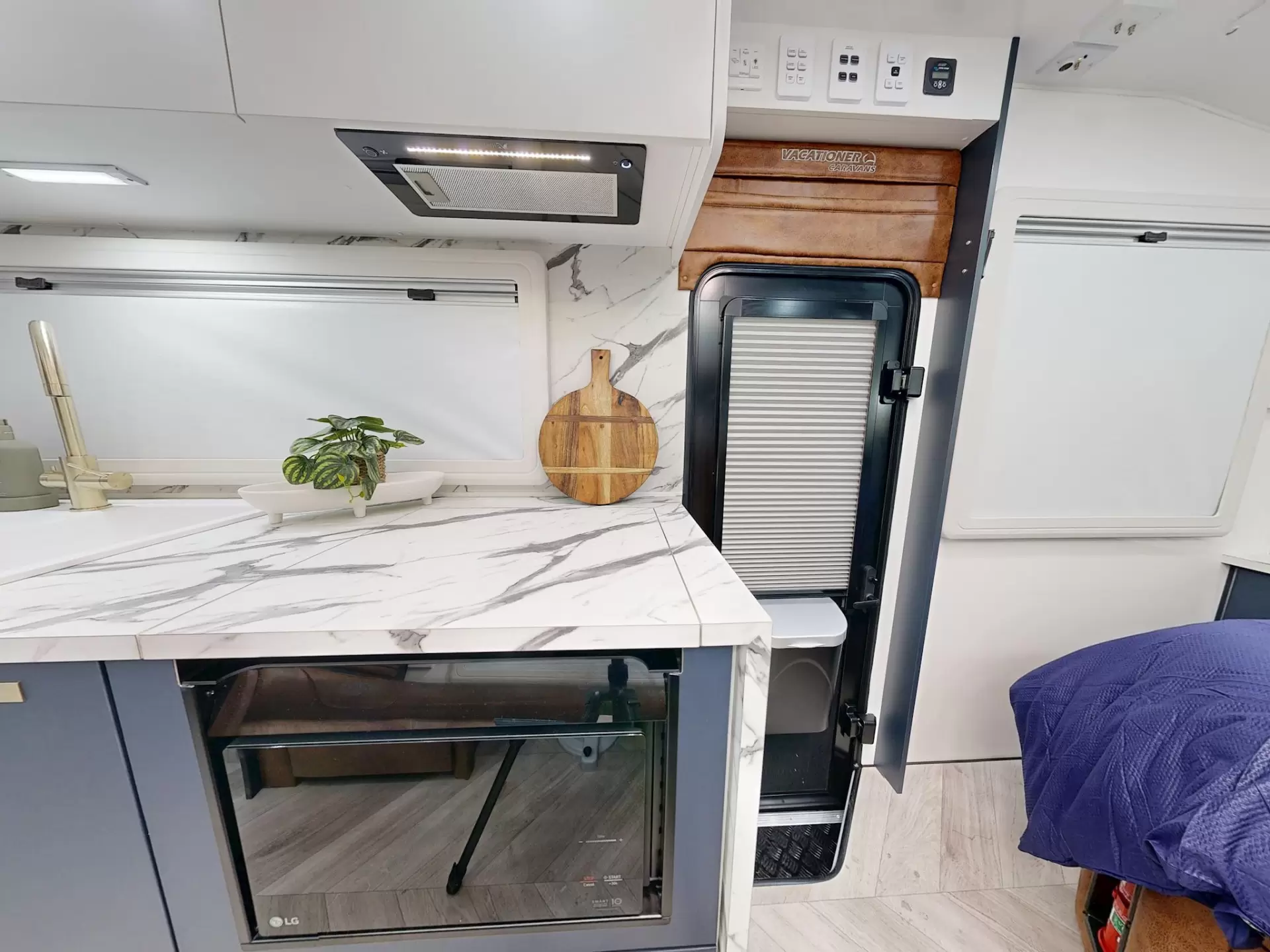 NEW 2025 VACATIONER CARAVANS ROUGH RIDER