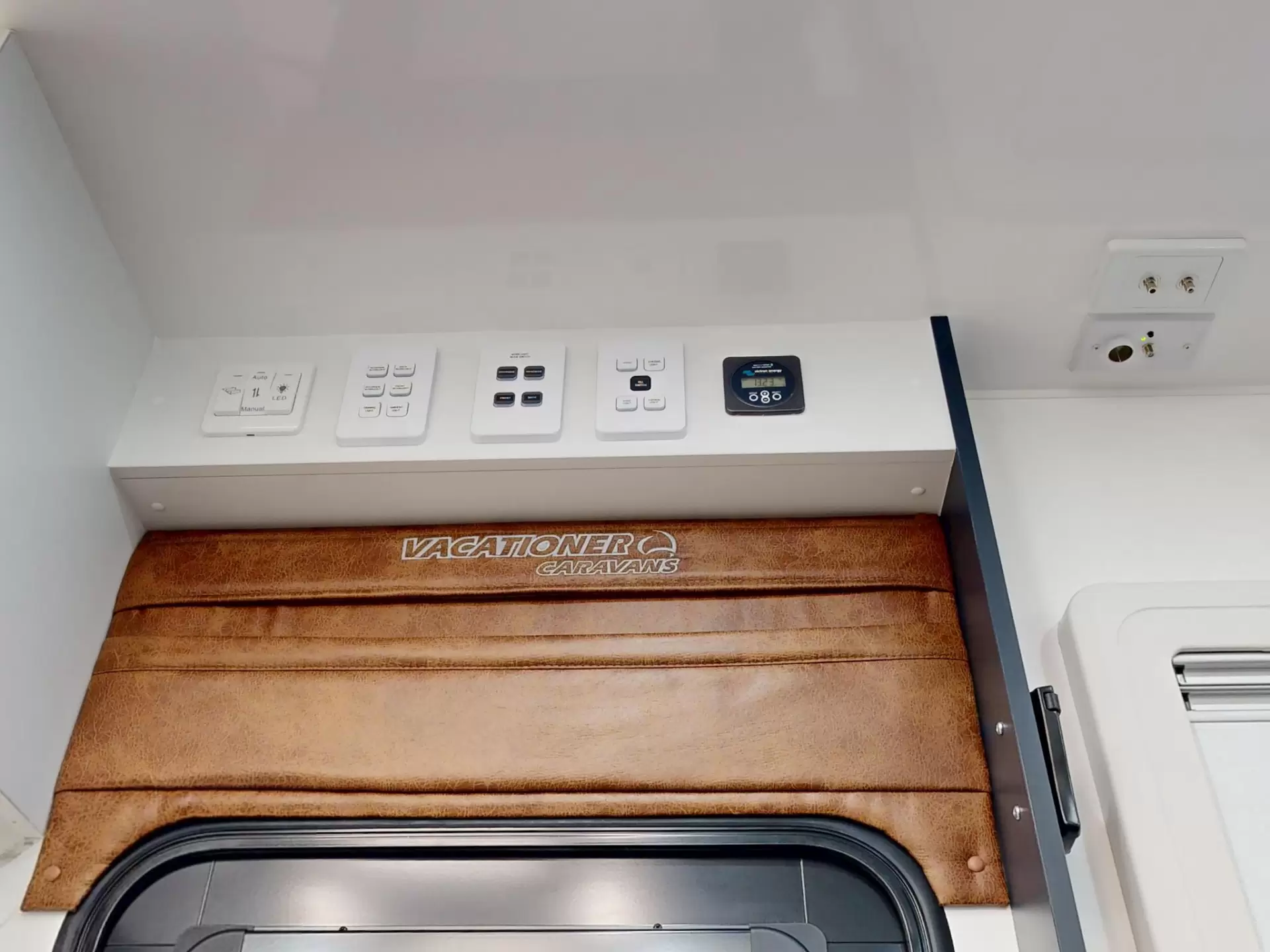 NEW 2025 VACATIONER CARAVANS ROUGH RIDER